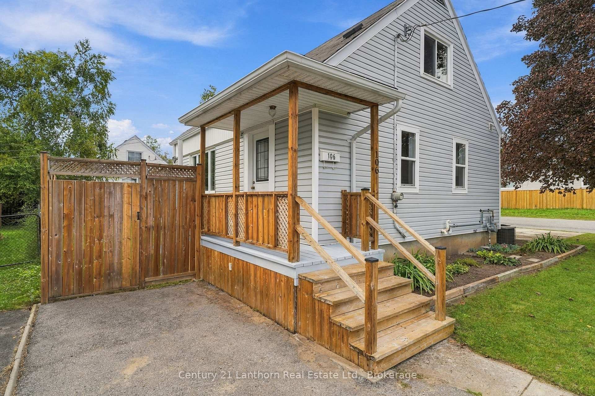 Photo 2 of 106 Humewood Drive, Belleville, Belleville Ward — HOMEH