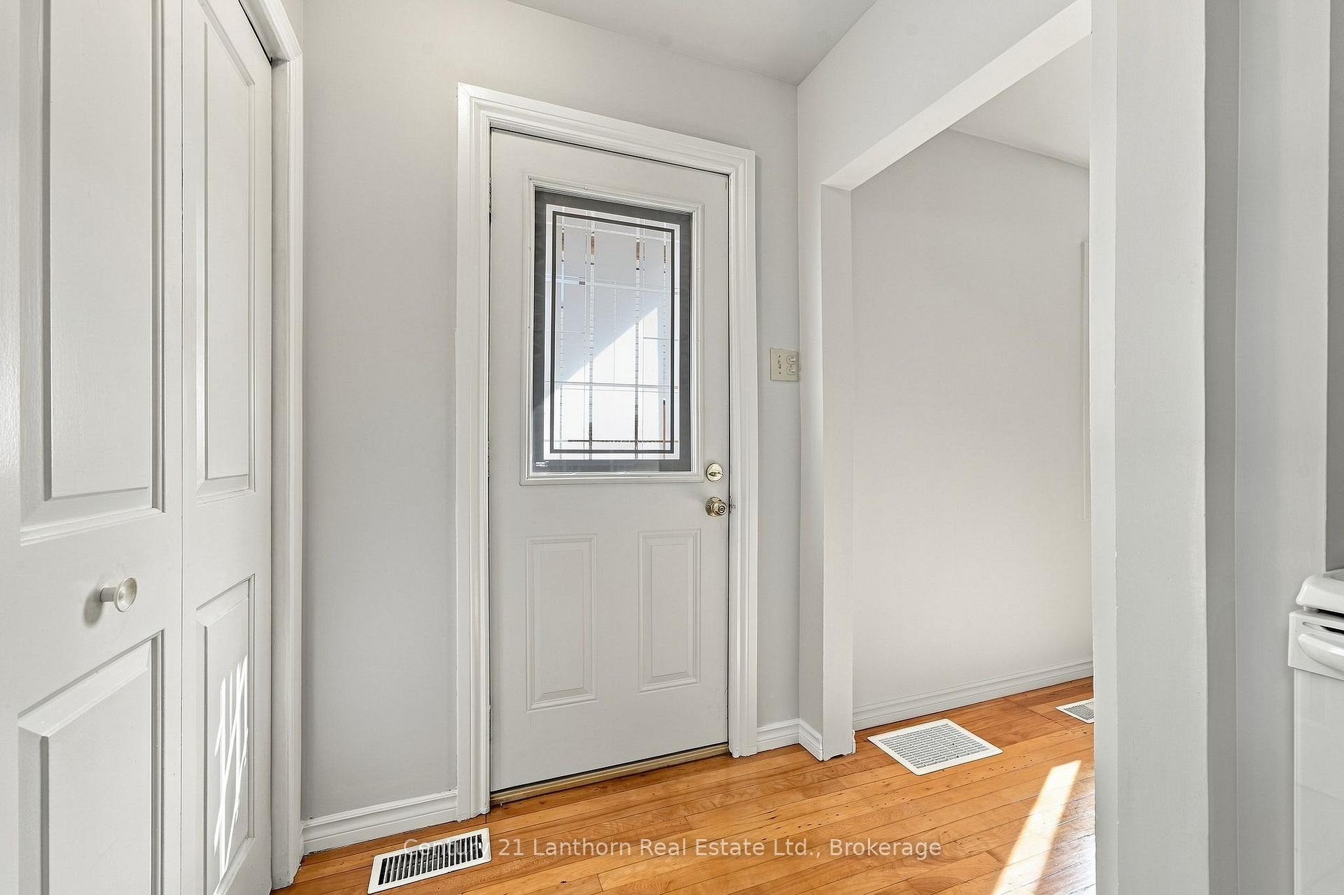 Photo 11 of 106 Humewood Drive, Belleville, Belleville Ward — HOMEH