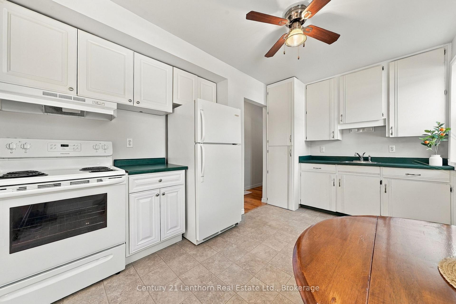 Photo 13 of 106 Humewood Drive, Belleville, Belleville Ward — HOMEH