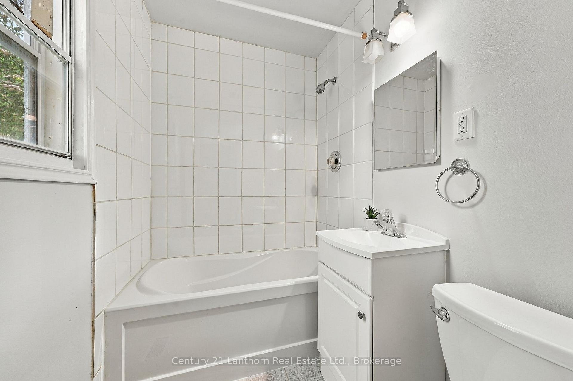 Photo 23 of 106 Humewood Drive, Belleville, Belleville Ward — HOMEH