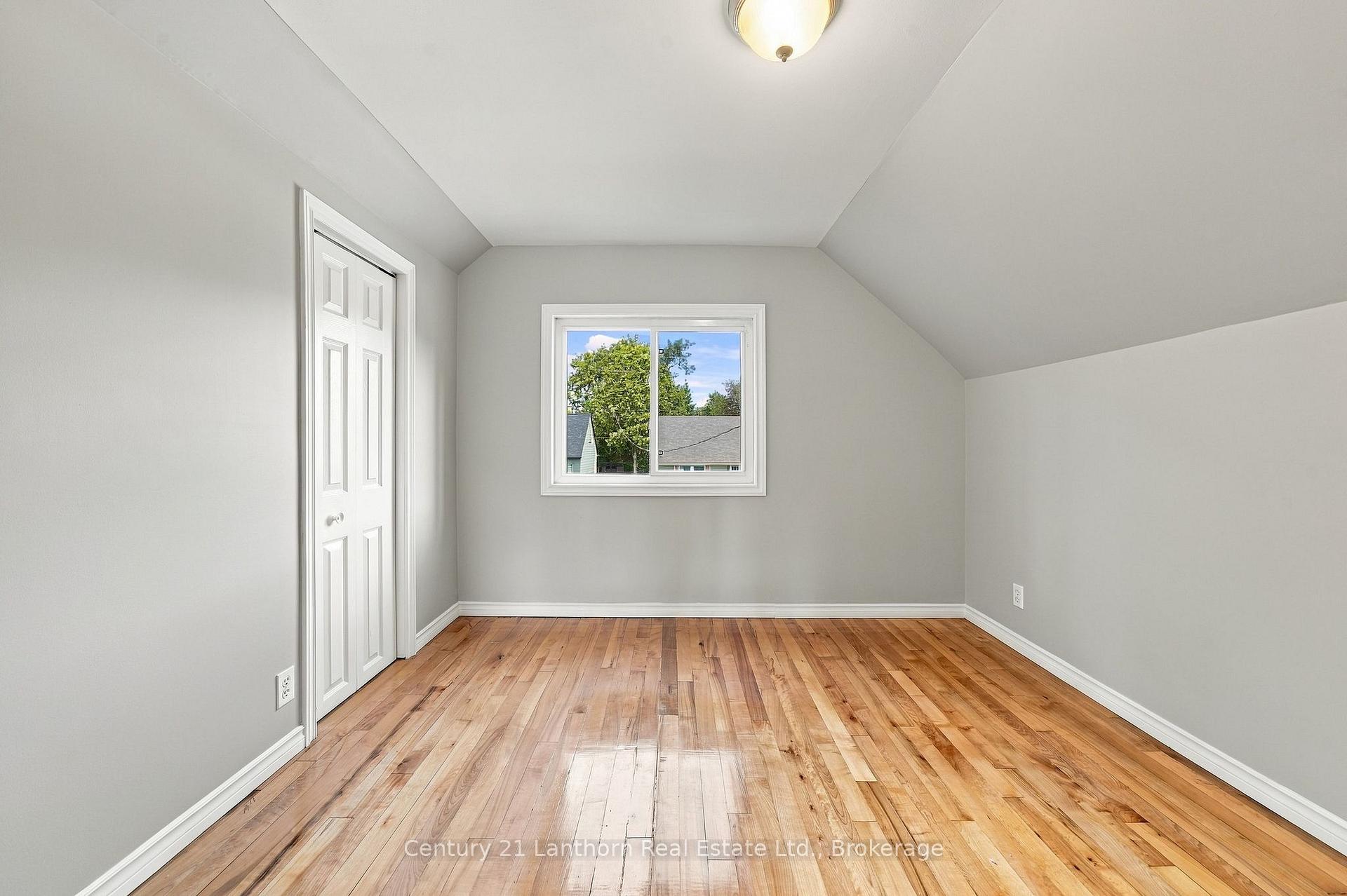 Photo 33 of 106 Humewood Drive, Belleville, Belleville Ward — HOMEH