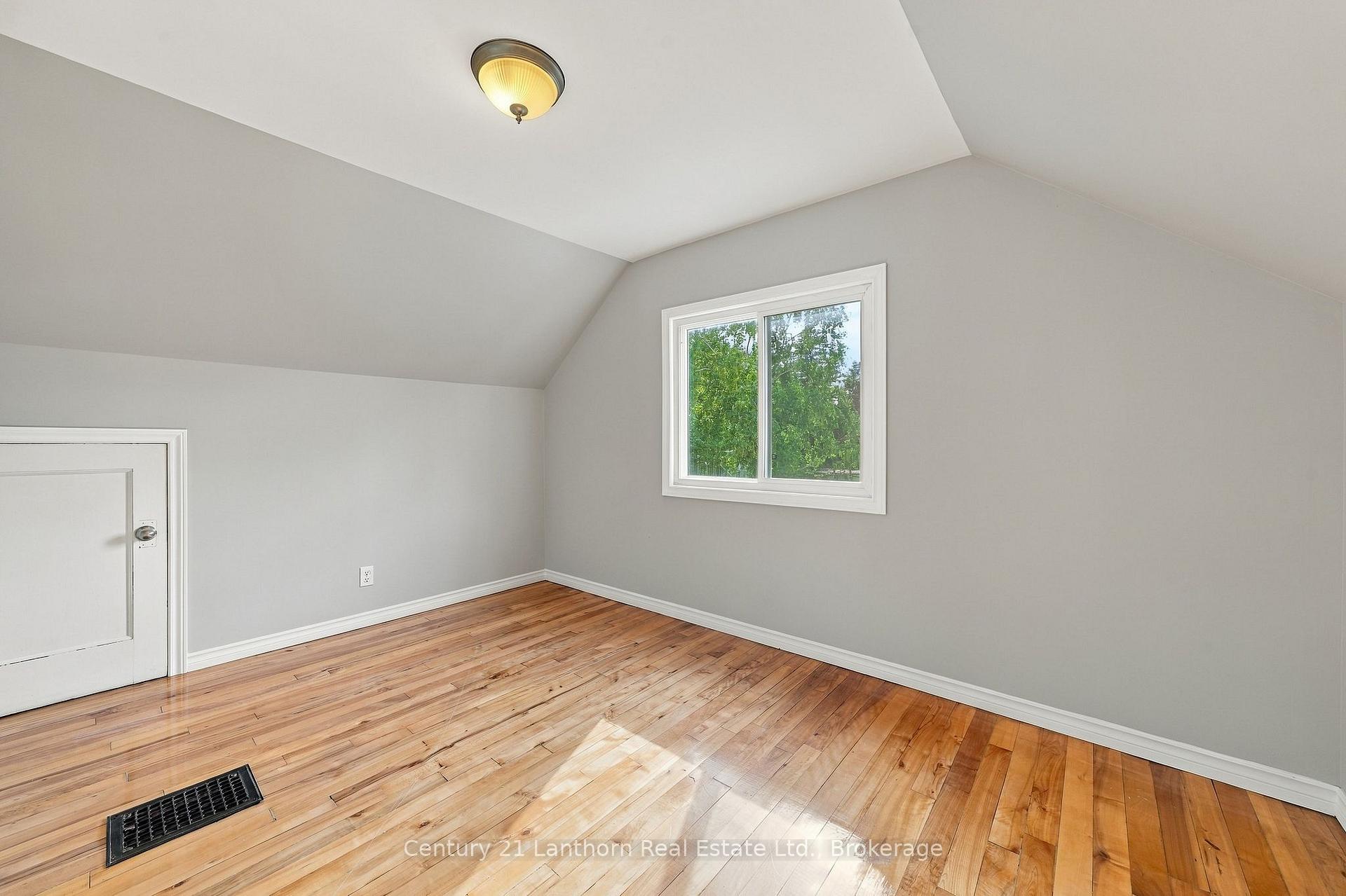 Photo 26 of 106 Humewood Drive, Belleville, Belleville Ward — HOMEH