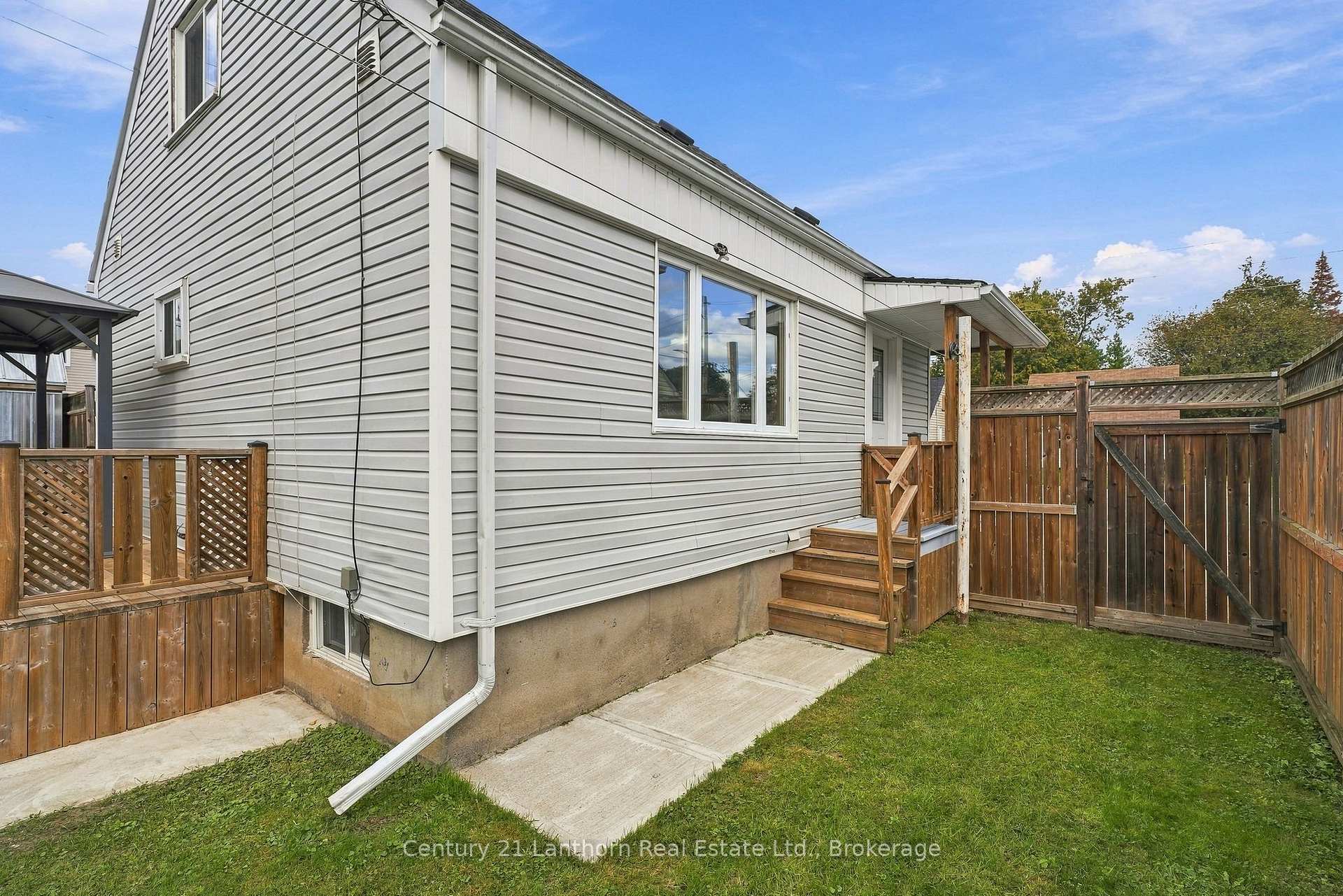Photo 43 of 106 Humewood Drive, Belleville, Belleville Ward — HOMEH