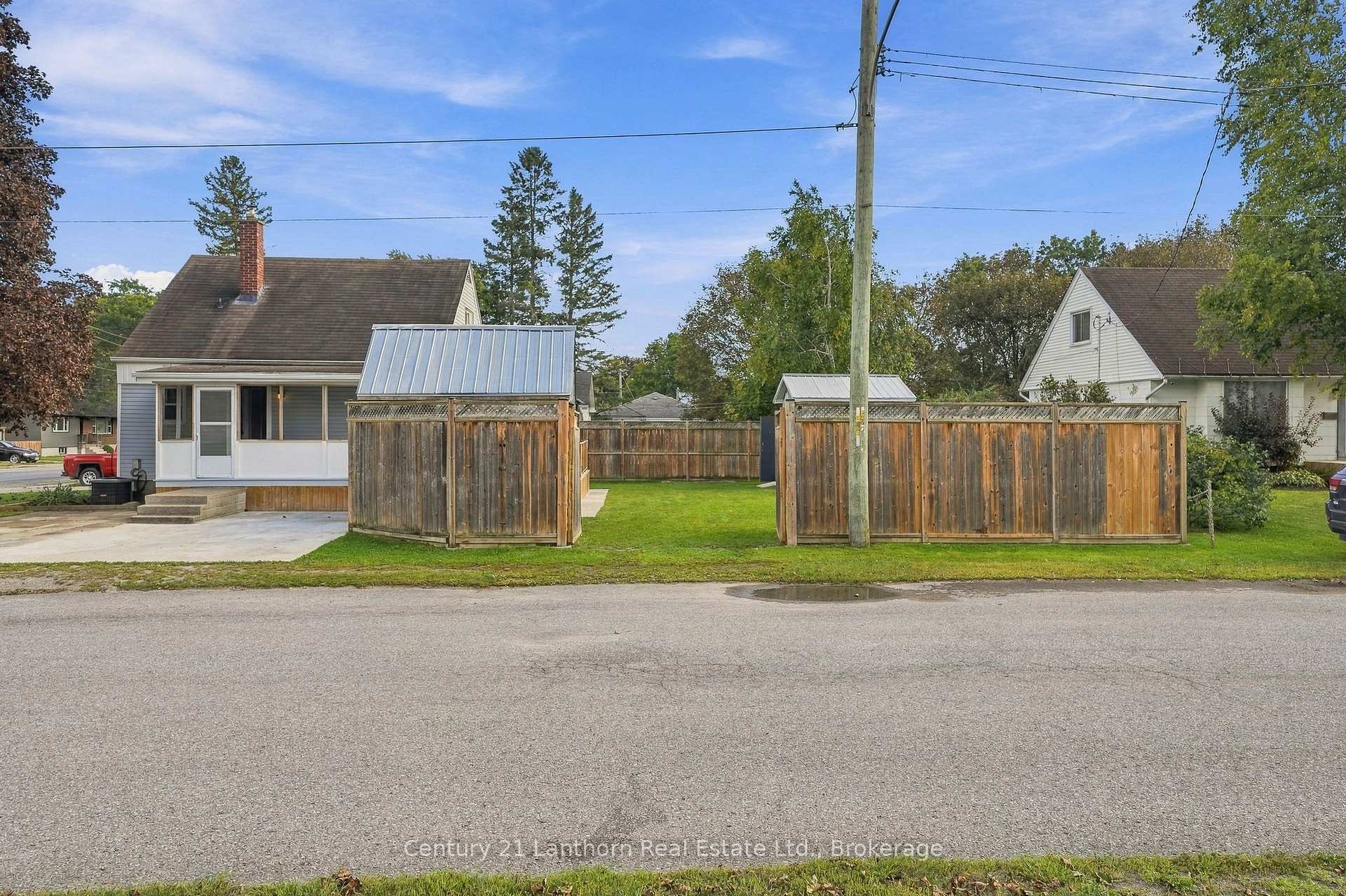 Photo 52 of 106 Humewood Drive, Belleville, Belleville Ward — HOMEH
