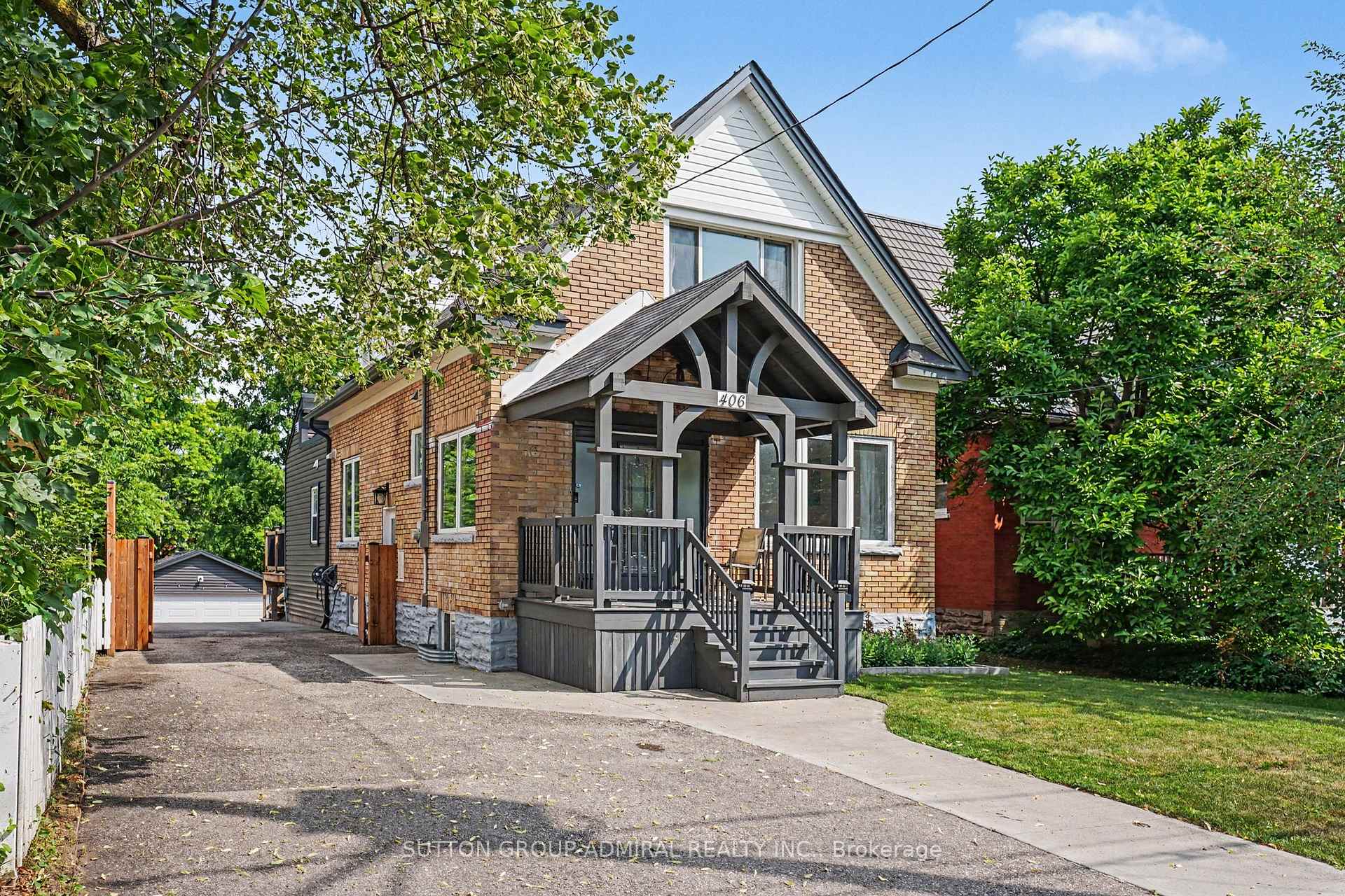 Photo of 406 Stirling Avenue S
