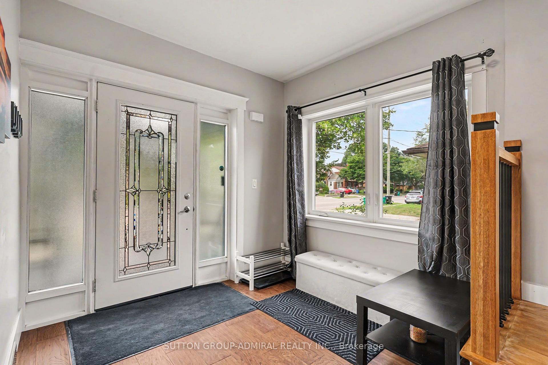 Photo 2 of 406 Stirling Avenue S, Kitchener, Southdale — HOMEH