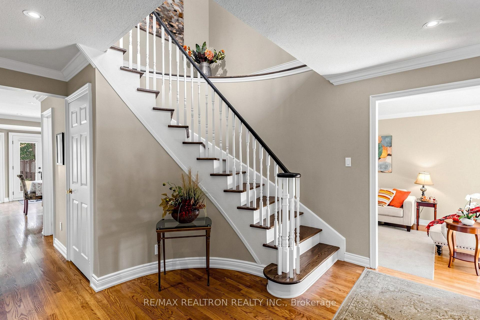 Photo 4 of 84 Ferndell Circle, Markham, Unionville — HOMEH