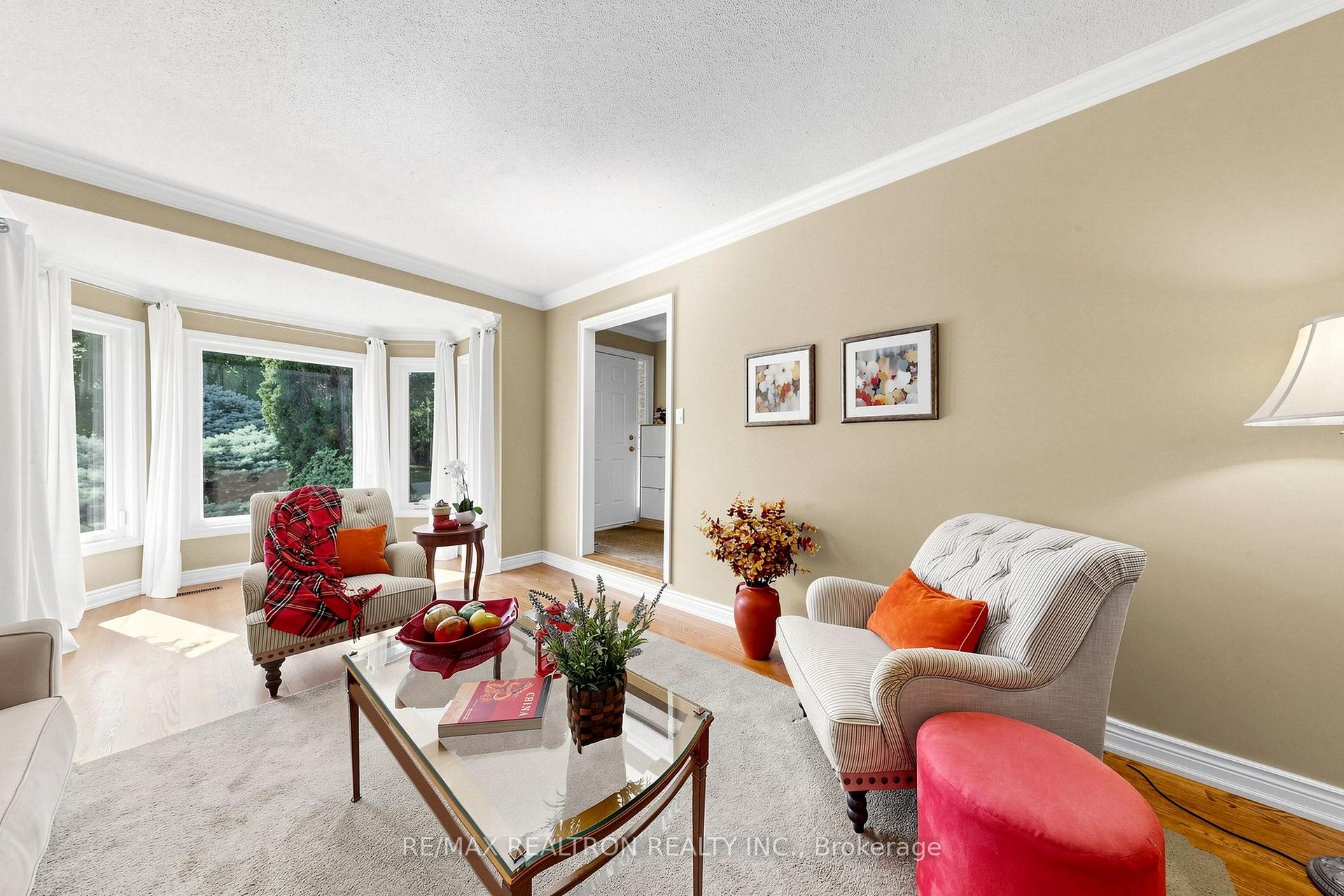 Photo 5 of 84 Ferndell Circle, Markham, Unionville — HOMEH