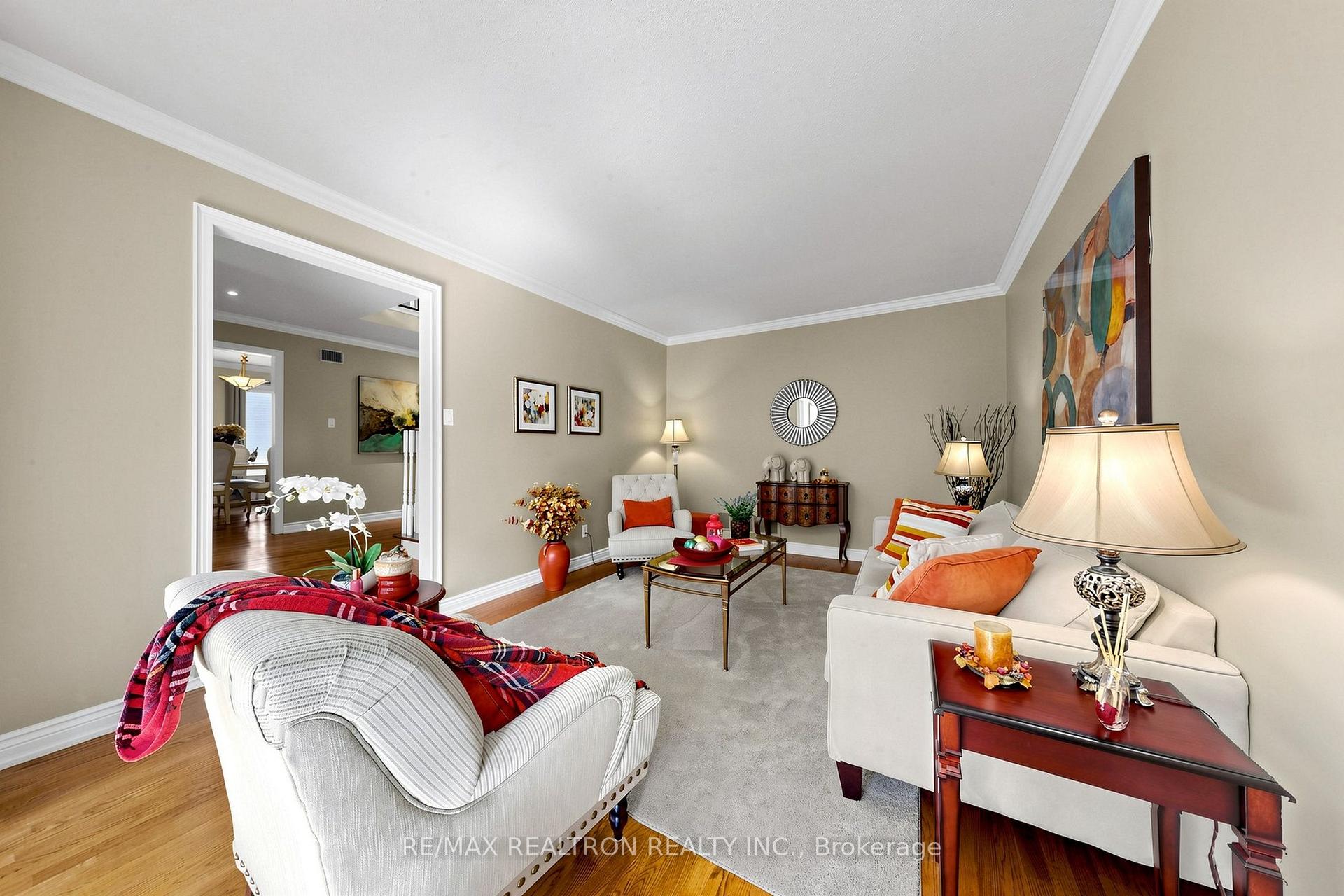 Photo 6 of 84 Ferndell Circle, Markham, Unionville — HOMEH