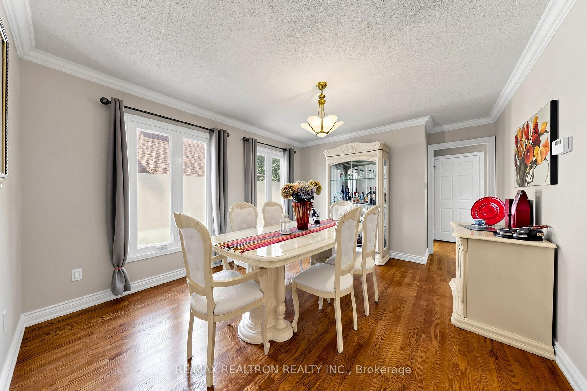 Photo 8 of 84 Ferndell Circle, Markham, Unionville — HOMEH