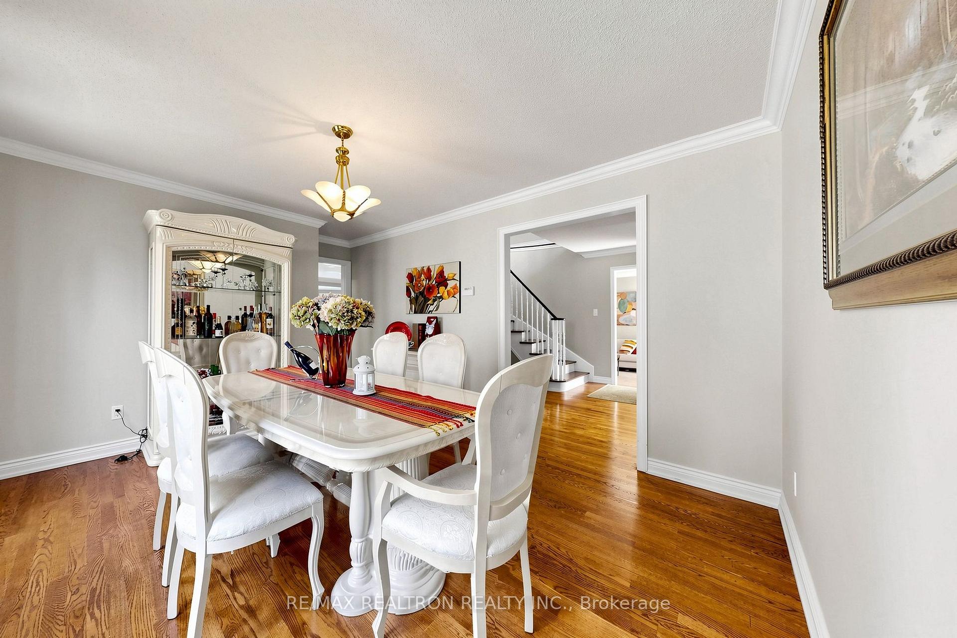 Photo 9 of 84 Ferndell Circle, Markham, Unionville — HOMEH