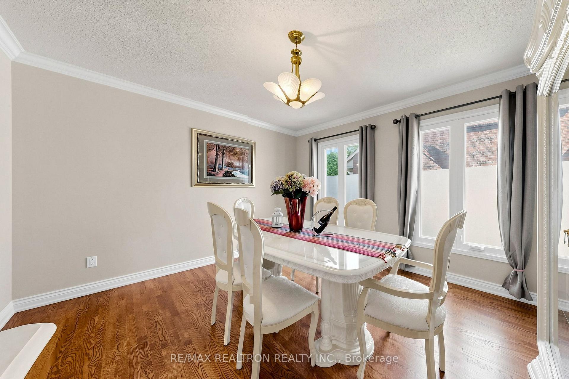 Photo 10 of 84 Ferndell Circle, Markham, Unionville — HOMEH