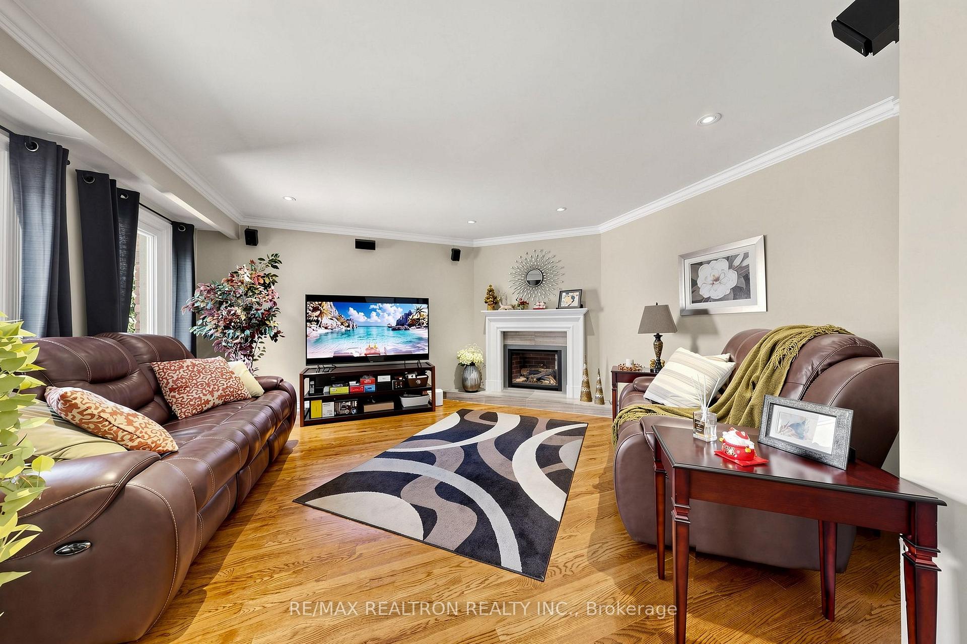 Photo 11 of 84 Ferndell Circle, Markham, Unionville — HOMEH