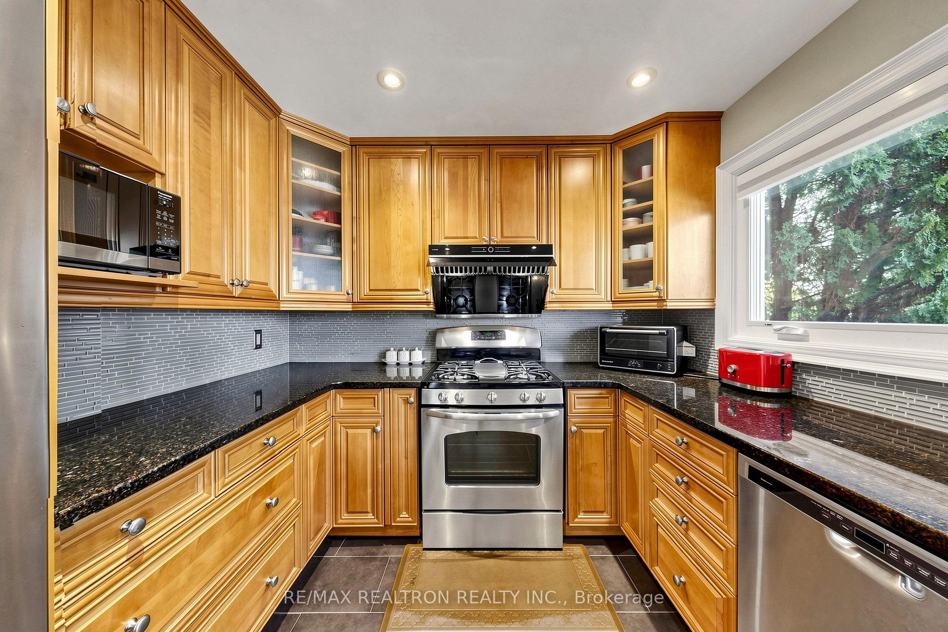 Photo 14 of 84 Ferndell Circle, Markham, Unionville — HOMEH