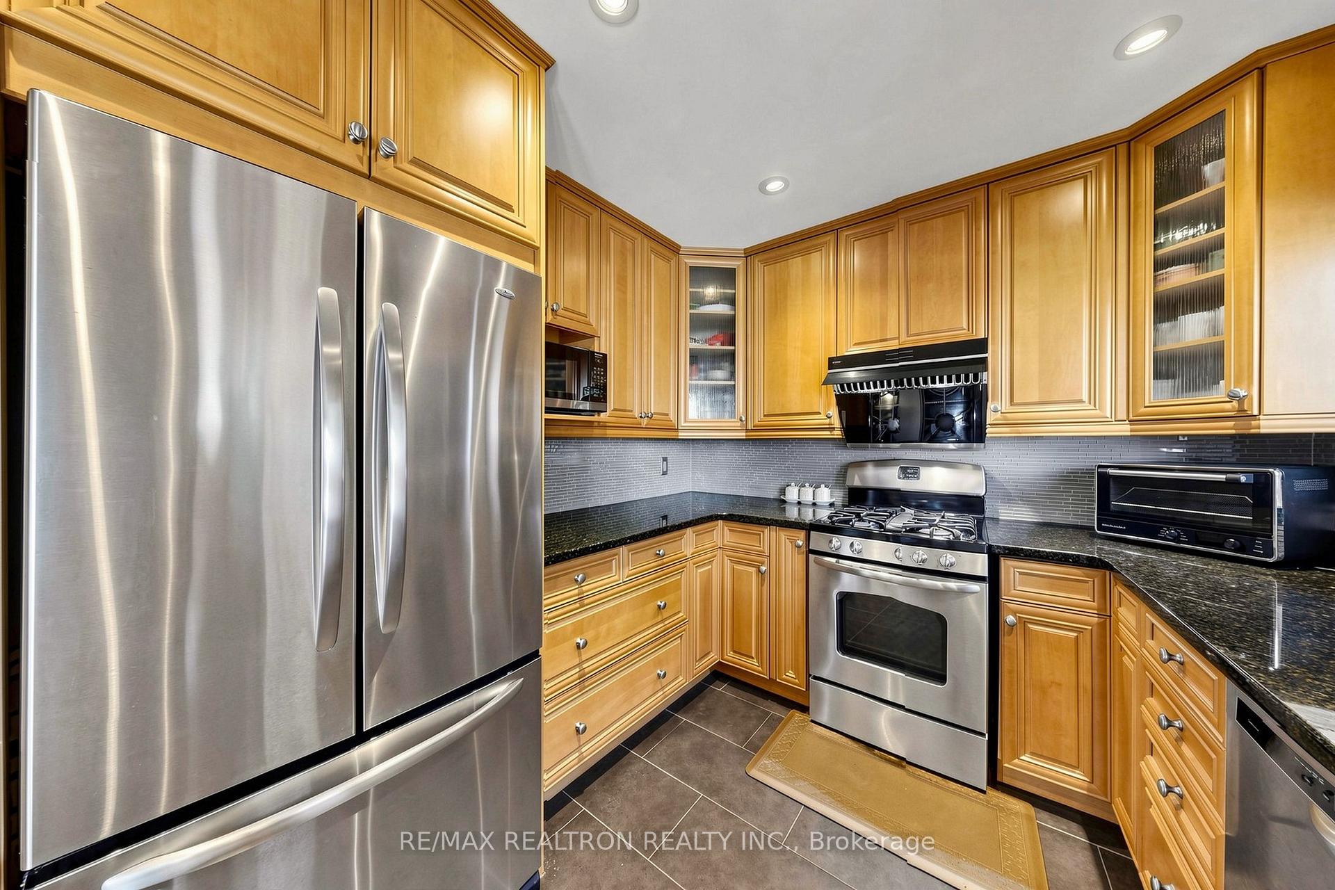 Photo 15 of 84 Ferndell Circle, Markham, Unionville — HOMEH