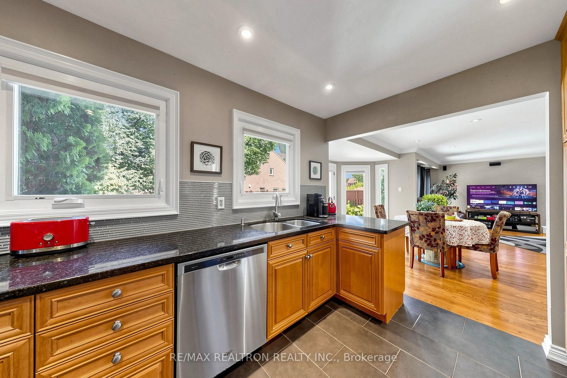 Photo 16 of 84 Ferndell Circle, Markham, Unionville — HOMEH