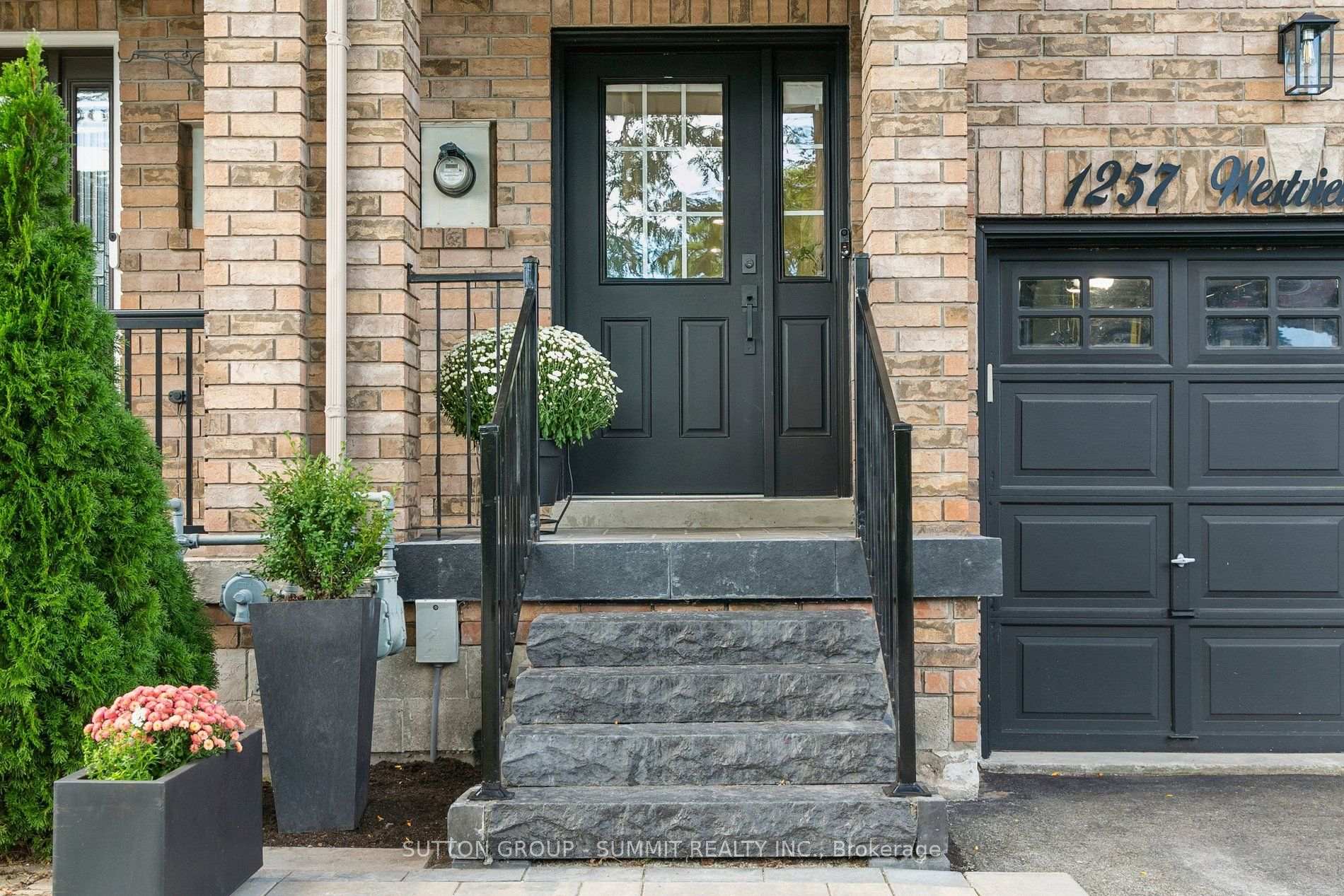 Photo 4 of 1257 Westview Terrace, Oakville, West Oak Trails — HOMEH
