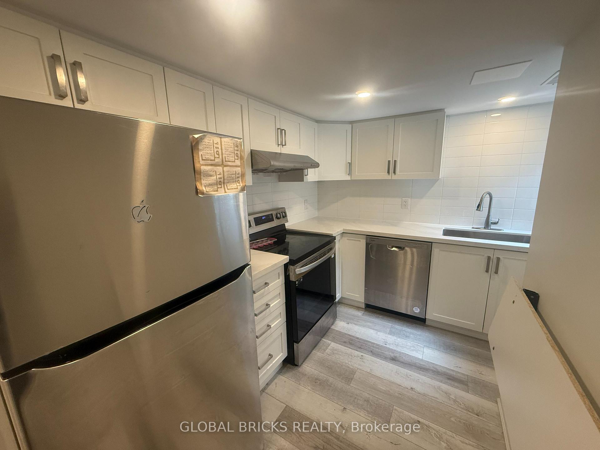Photo 4 of 384 Michener Place S, Milton, Harrison — HOMEH