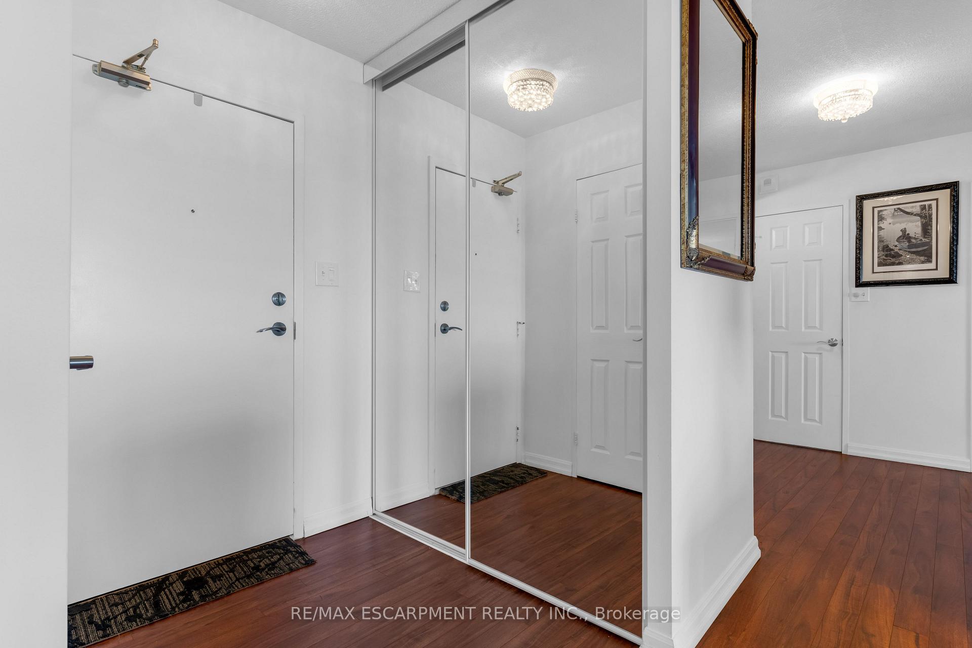 Photo 7 of Unit 1118, 500 Green Road, Hamilton, Lakeshore — HOMEH