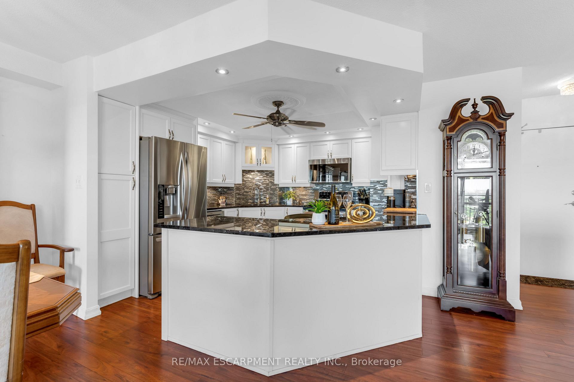 Photo 8 of Unit 1118, 500 Green Road, Hamilton, Lakeshore — HOMEH