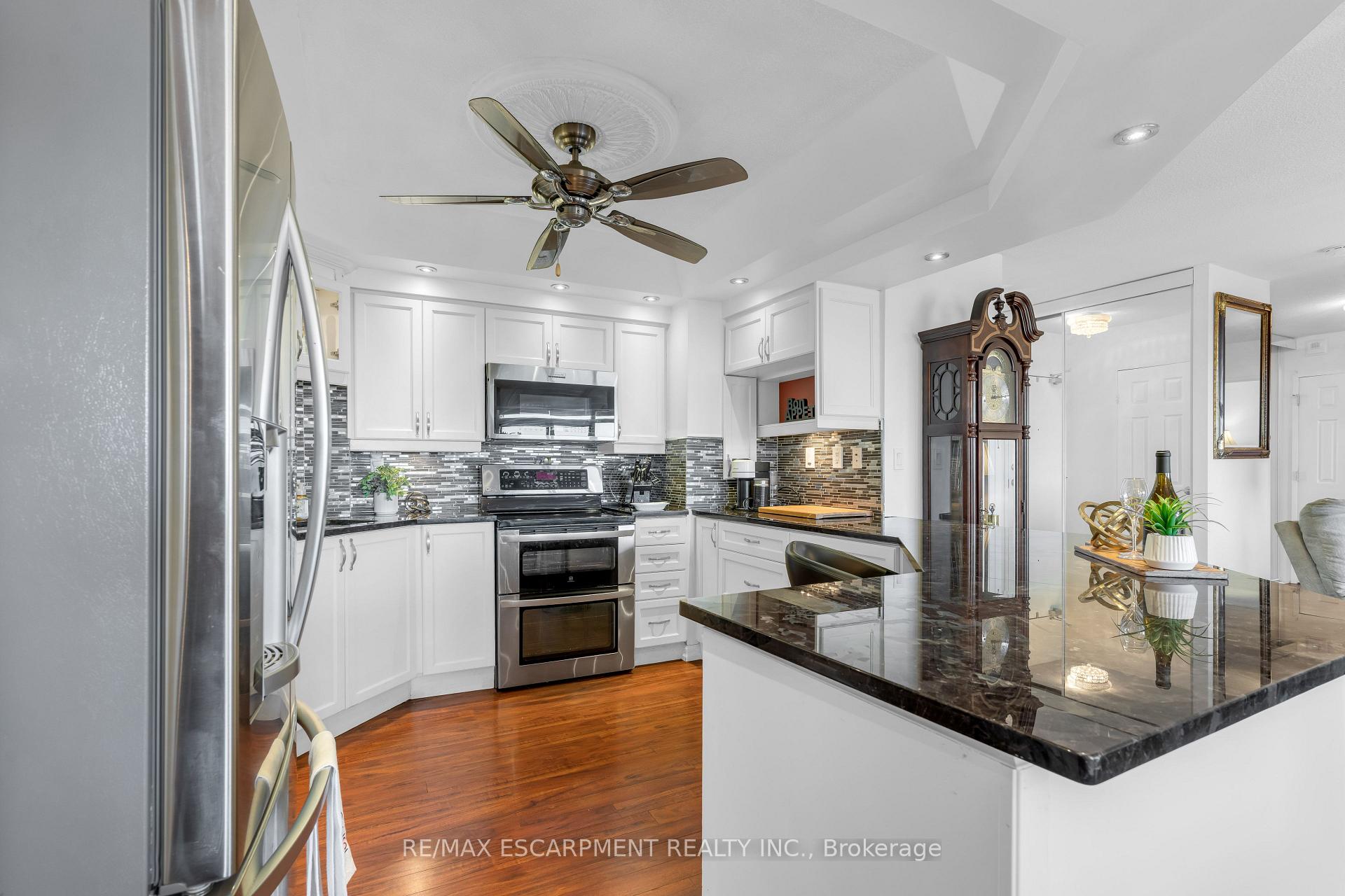 Photo 9 of Unit 1118, 500 Green Road, Hamilton, Lakeshore — HOMEH