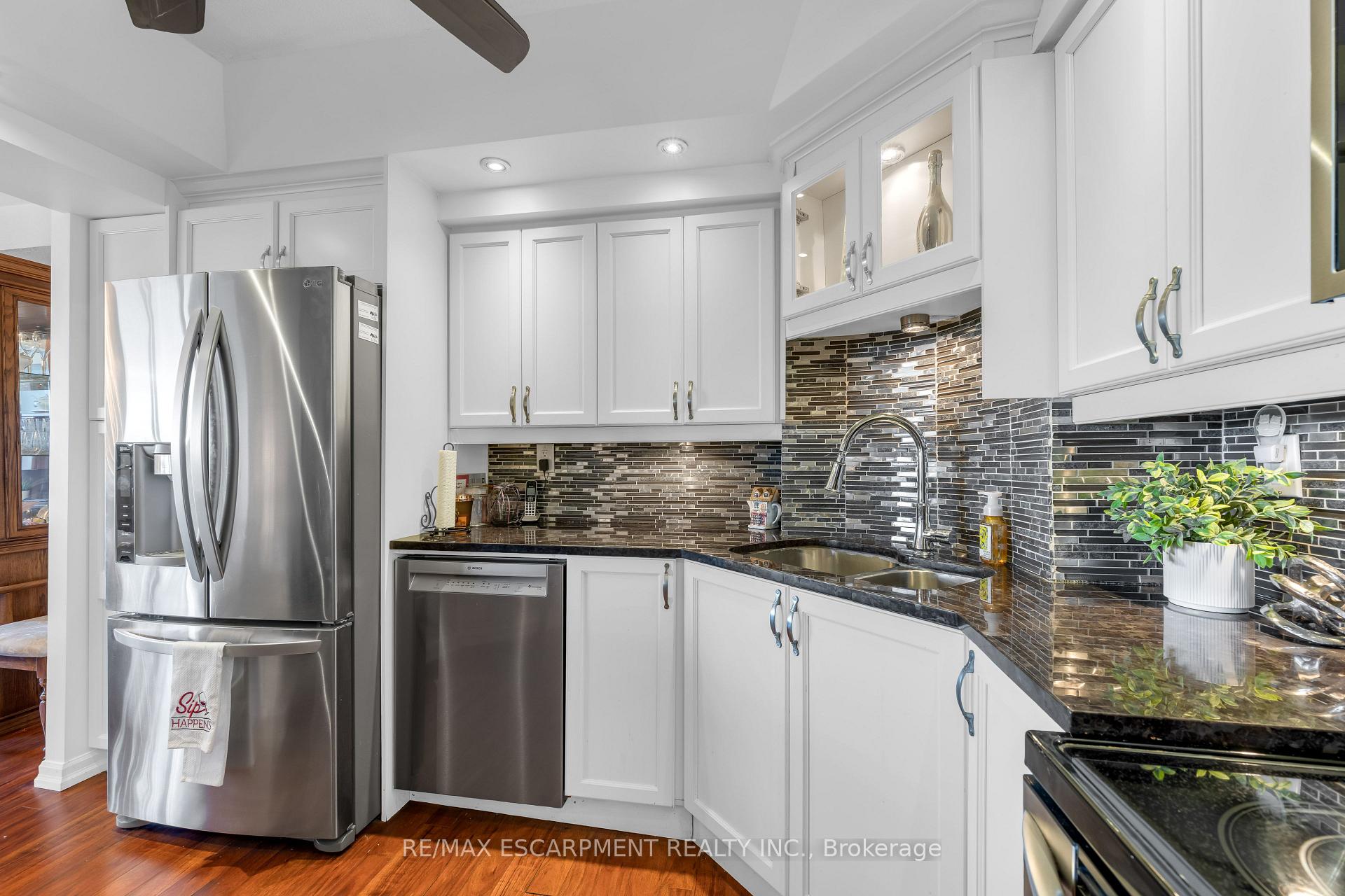 Photo 10 of Unit 1118, 500 Green Road, Hamilton, Lakeshore — HOMEH
