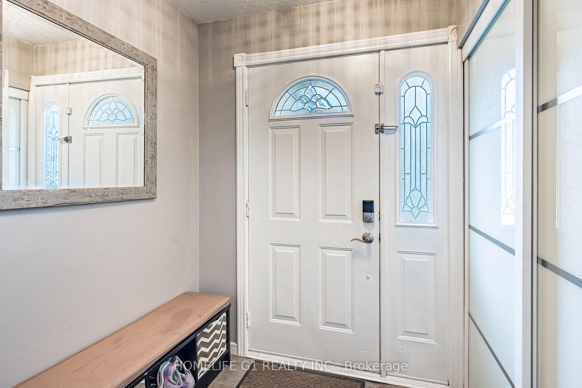 Photo 4 of 48 Thatcher Court, Brampton, Heart Lake West — HOMEH