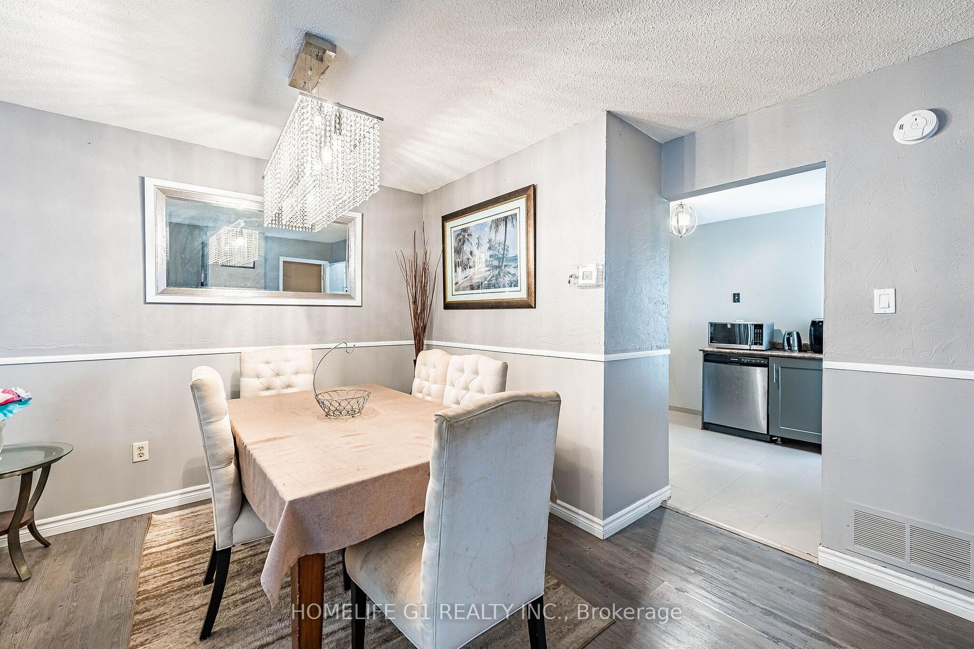 Photo 6 of 48 Thatcher Court, Brampton, Heart Lake West — HOMEH