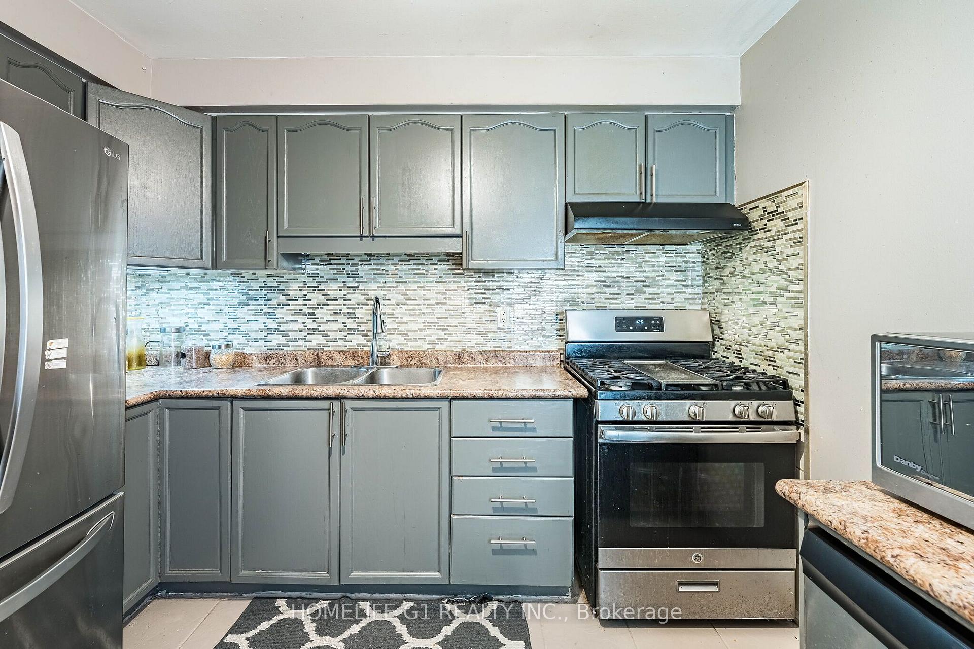 Photo 12 of 48 Thatcher Court, Brampton, Heart Lake West — HOMEH