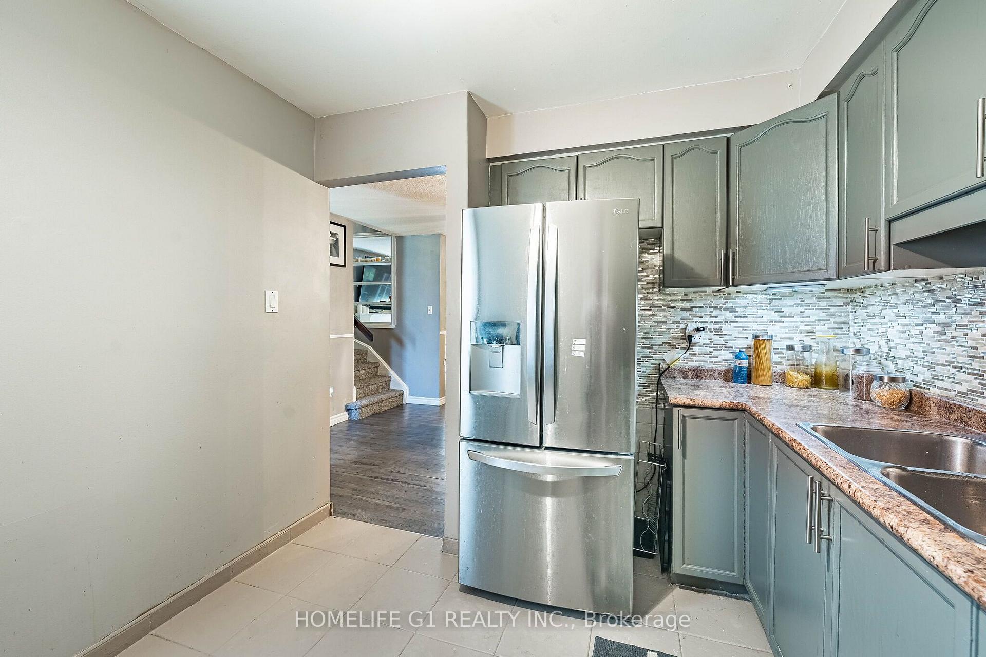 Photo 13 of 48 Thatcher Court, Brampton, Heart Lake West — HOMEH