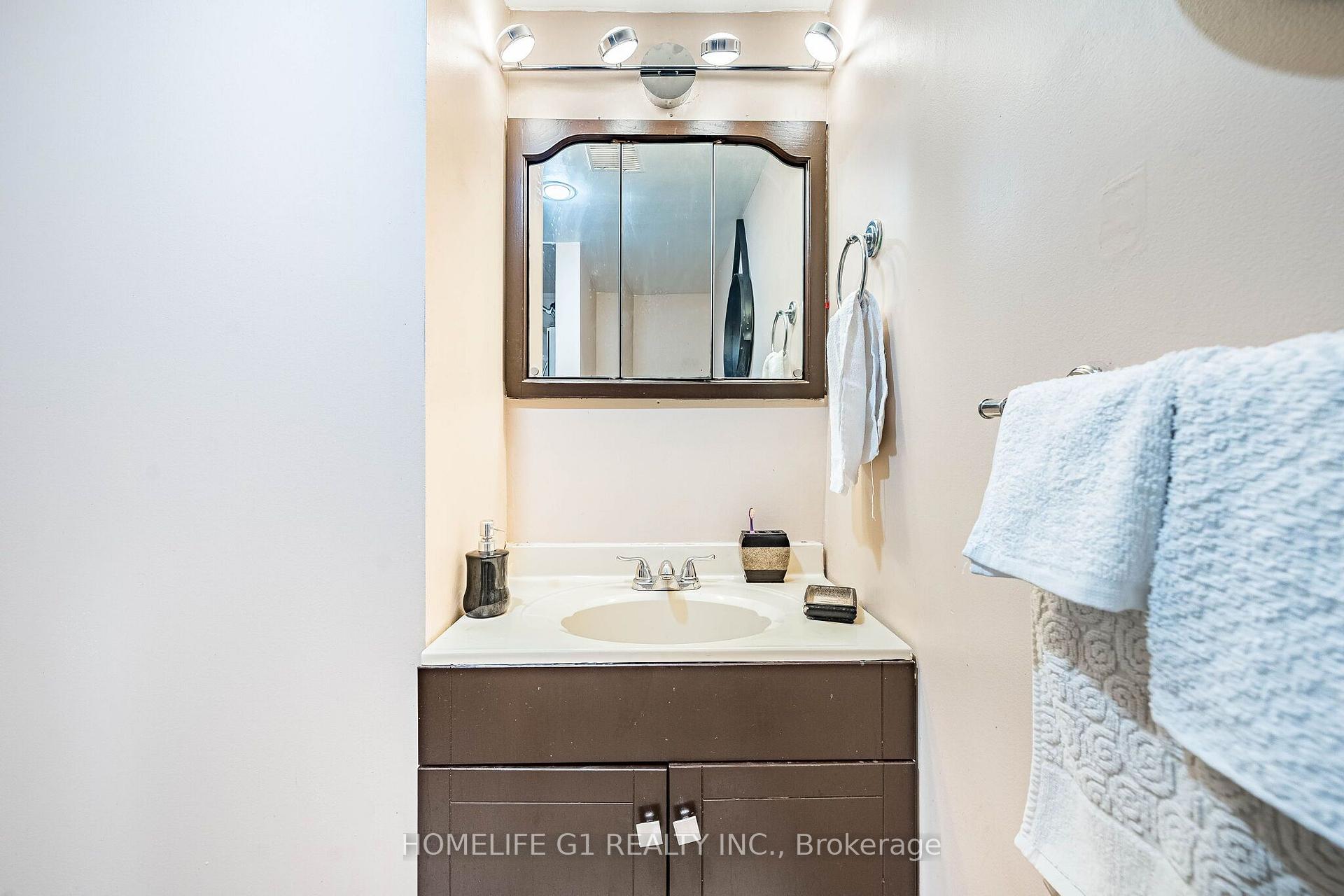 Photo 29 of 48 Thatcher Court, Brampton, Heart Lake West — HOMEH