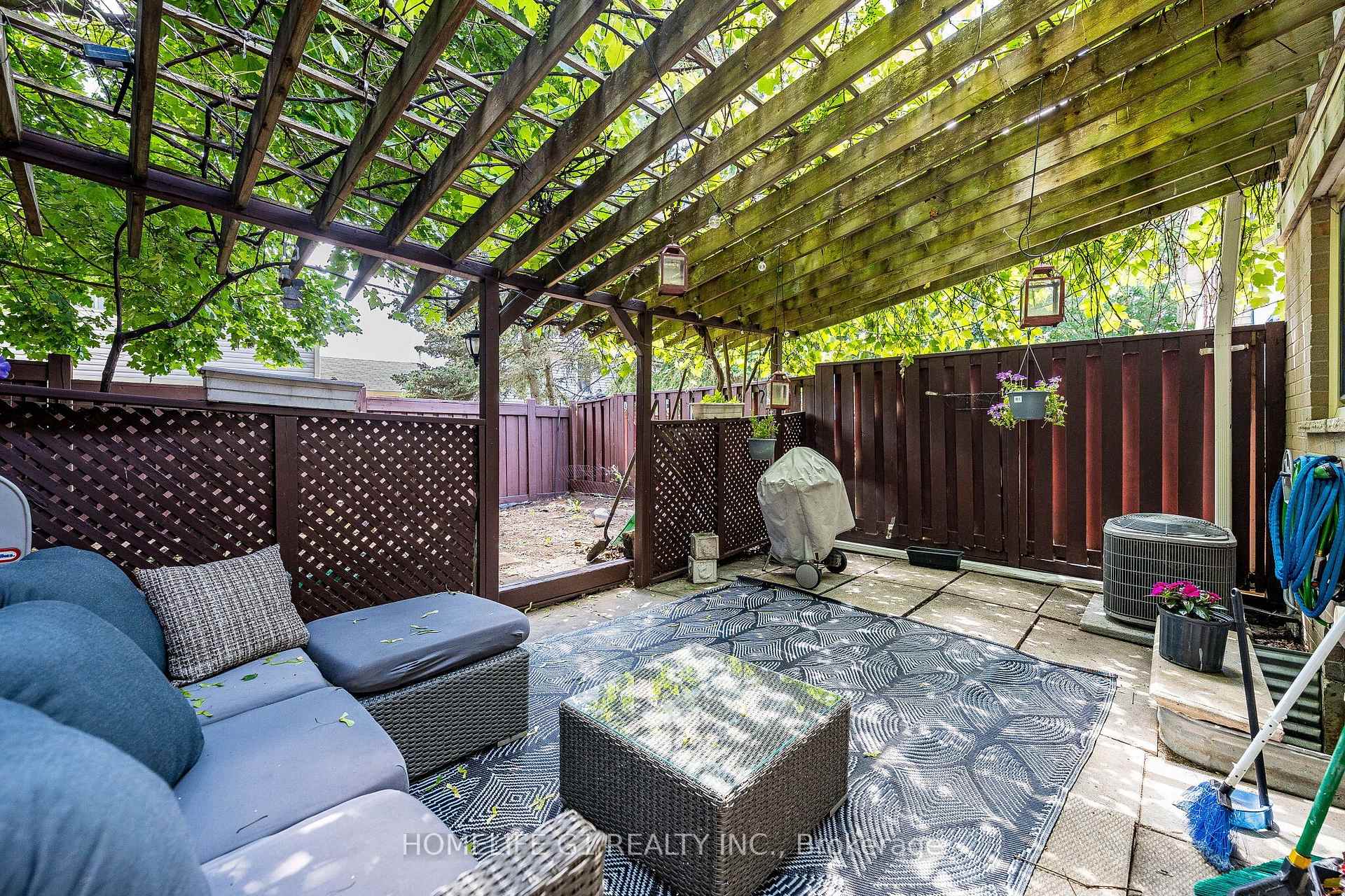 Photo 32 of 48 Thatcher Court, Brampton, Heart Lake West — HOMEH