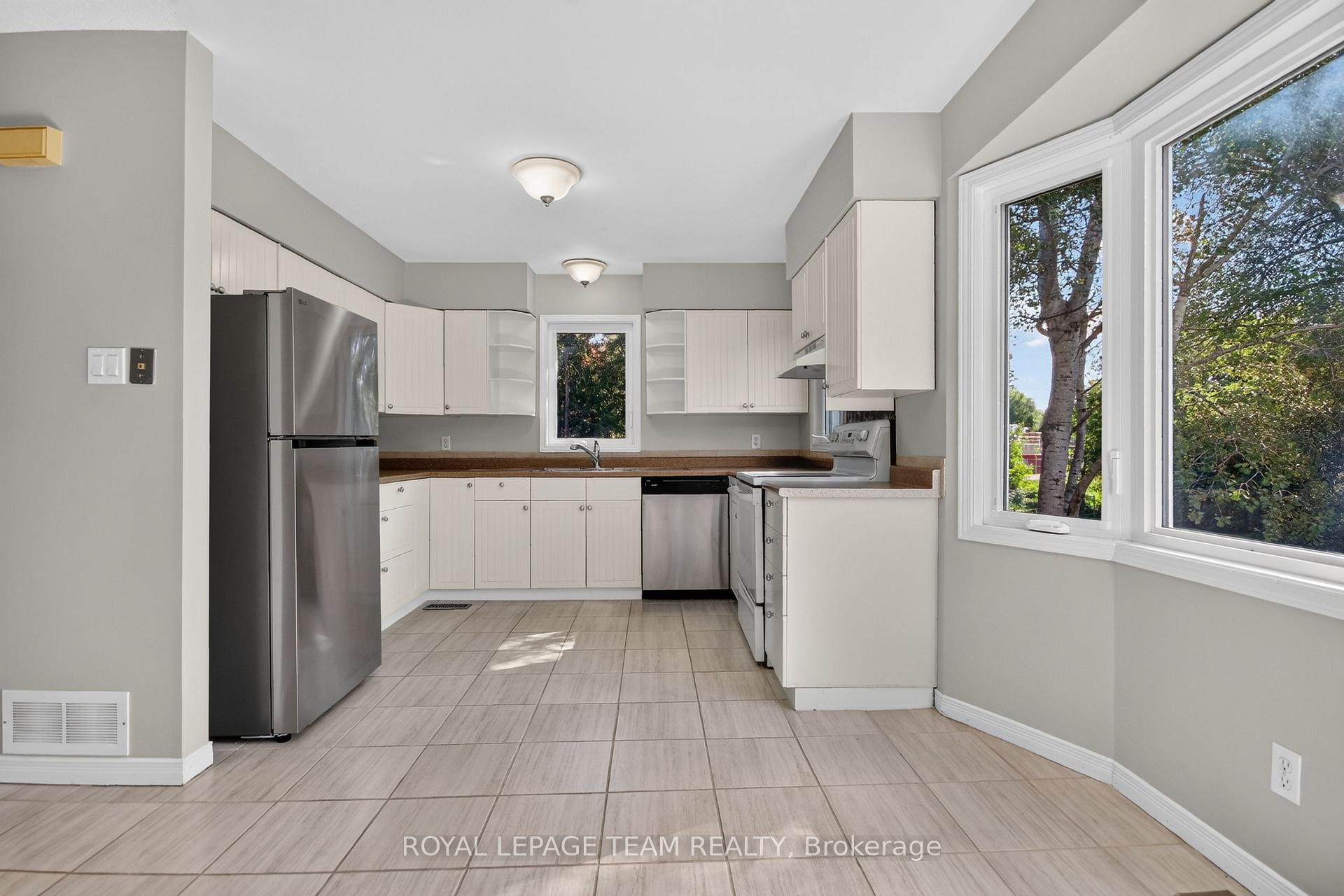 Photo 18 of 136 Glamorgan Drive, Ottawa, Kanata - Glencairn/Hazeldean — HOMEH