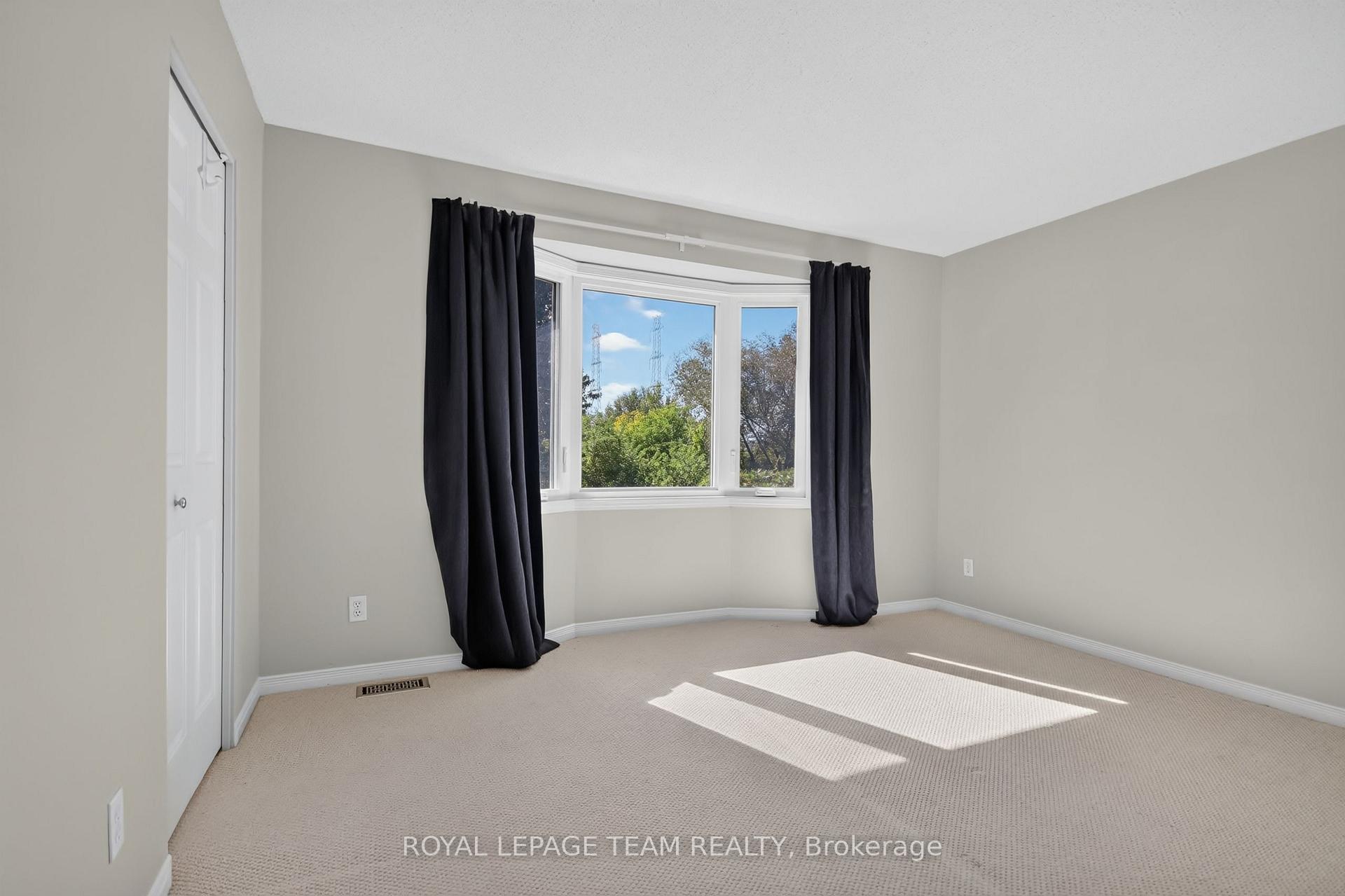 Photo 26 of 136 Glamorgan Drive, Ottawa, Kanata - Glencairn/Hazeldean — HOMEH