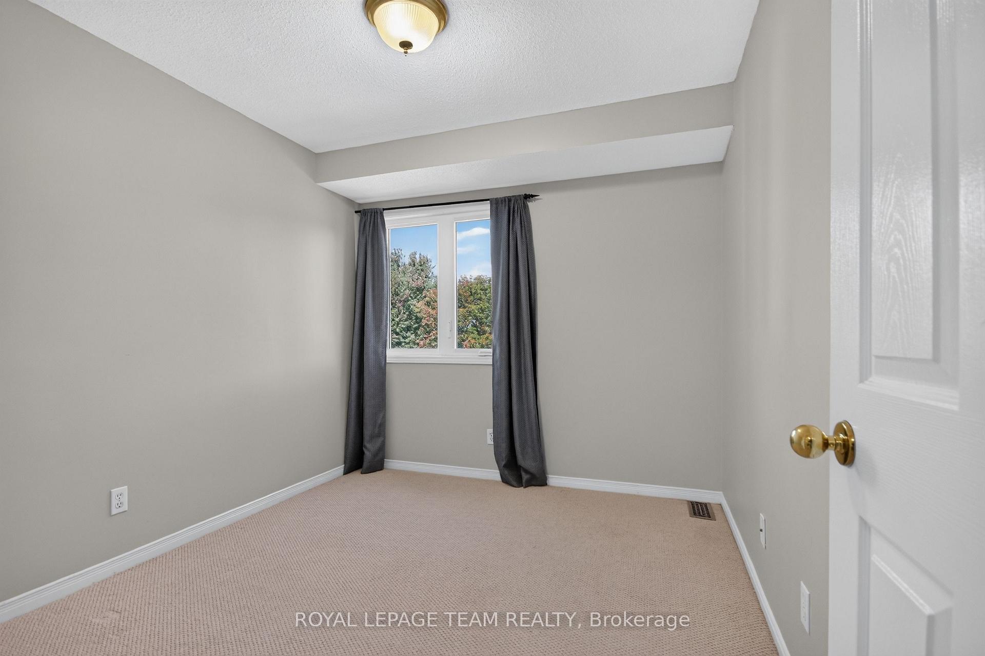 Photo 32 of 136 Glamorgan Drive, Ottawa, Kanata - Glencairn/Hazeldean — HOMEH