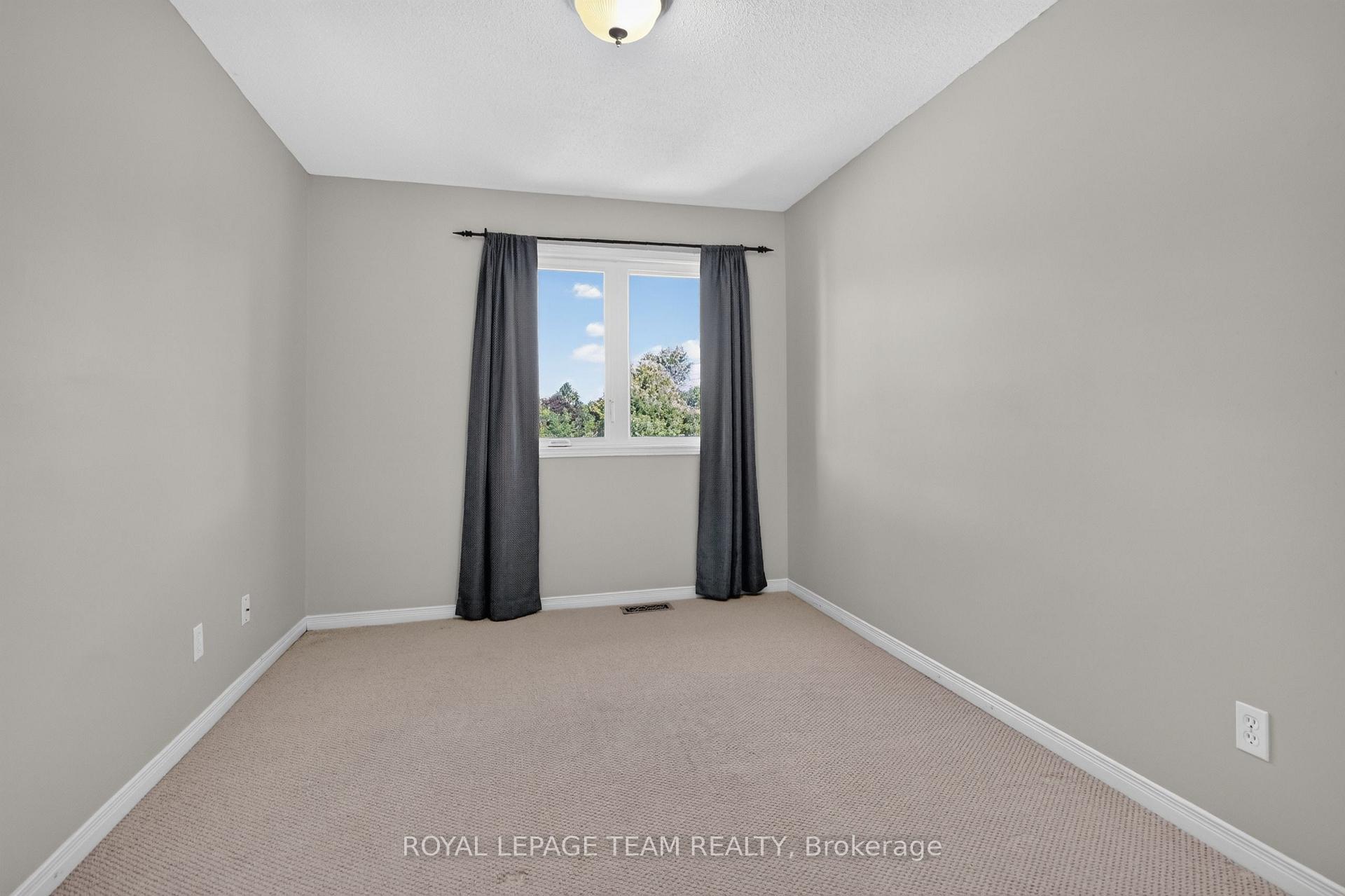 Photo 34 of 136 Glamorgan Drive, Ottawa, Kanata - Glencairn/Hazeldean — HOMEH