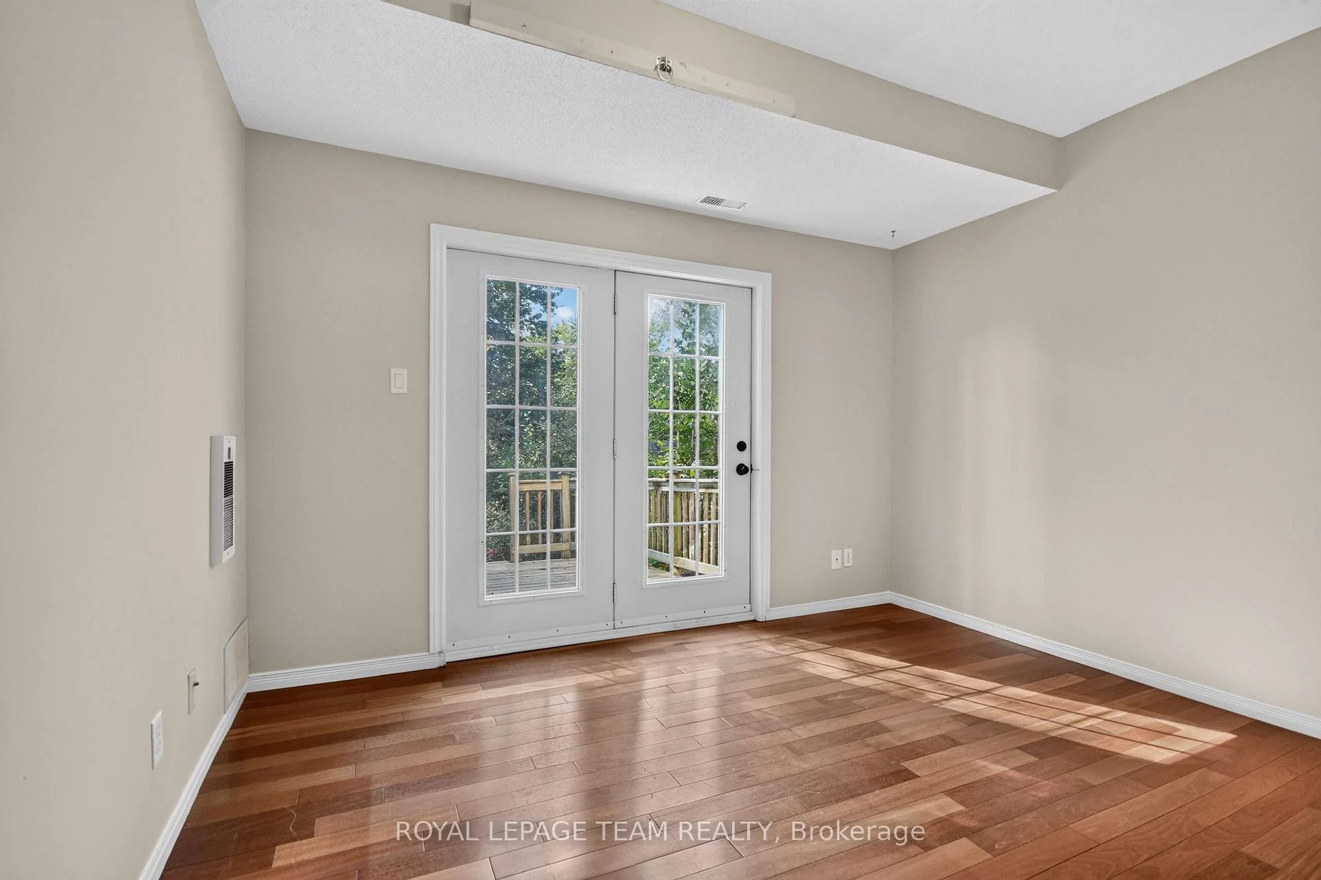 Photo 10 of 136 Glamorgan Drive, Ottawa, Kanata - Glencairn/Hazeldean — HOMEH