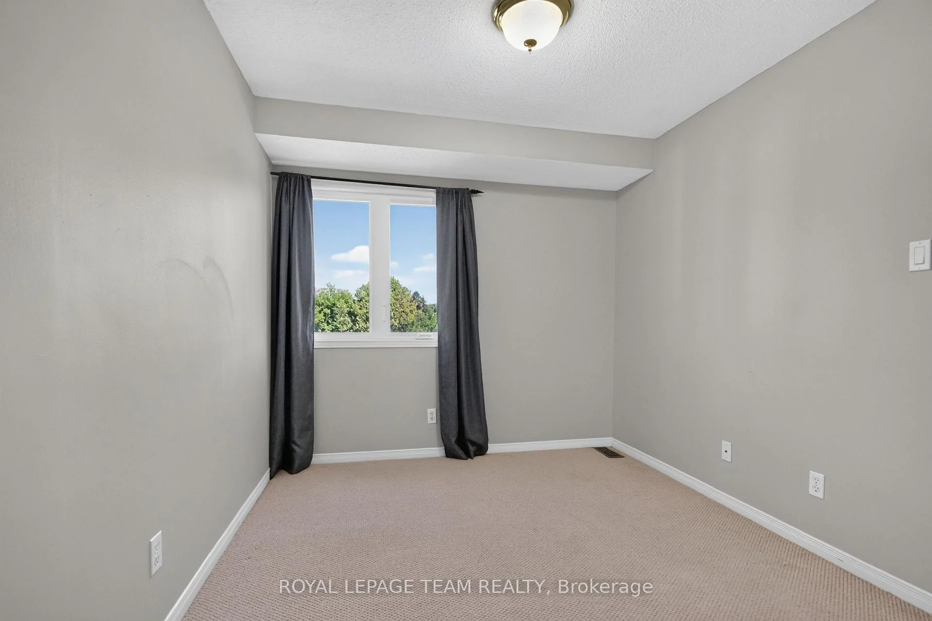 Photo 38 of 136 Glamorgan Drive, Ottawa, Kanata - Glencairn/Hazeldean — HOMEH