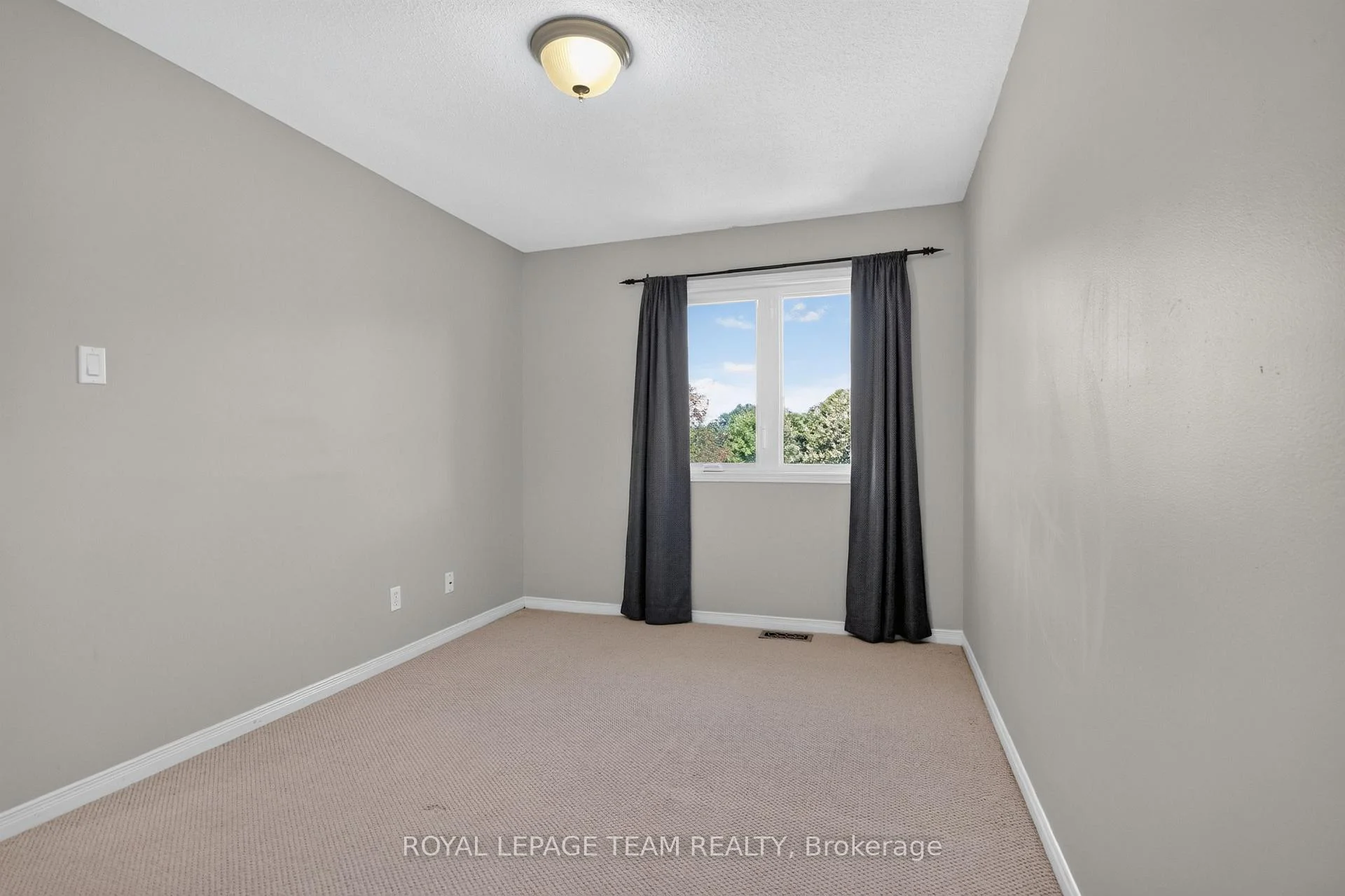 Photo 42 of 136 Glamorgan Drive, Ottawa, Kanata - Glencairn/Hazeldean — HOMEH