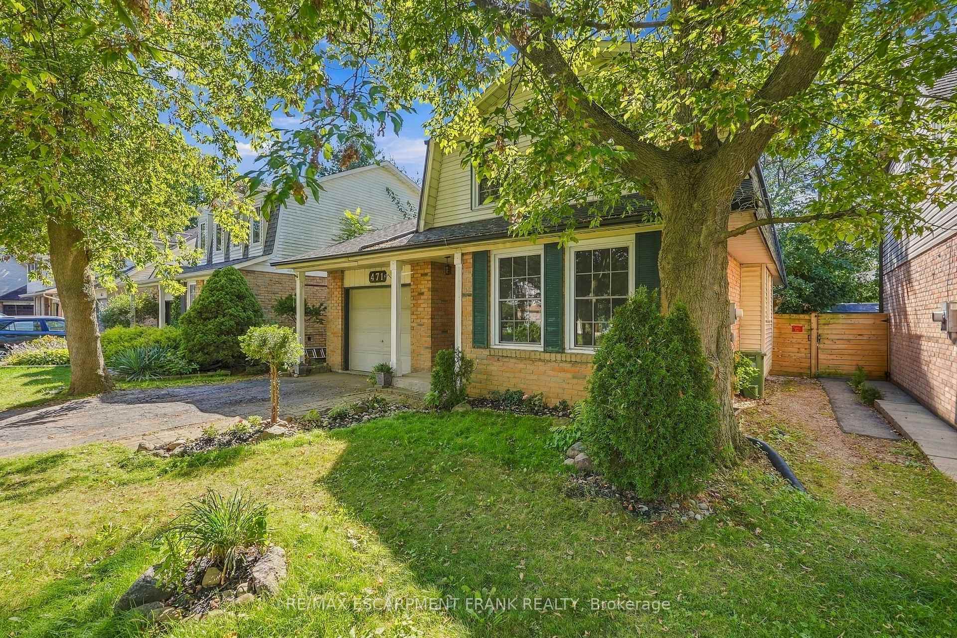 Photo 3 of 471 Knightsbridge Crescent, Hamilton, Ancaster — HOMEH