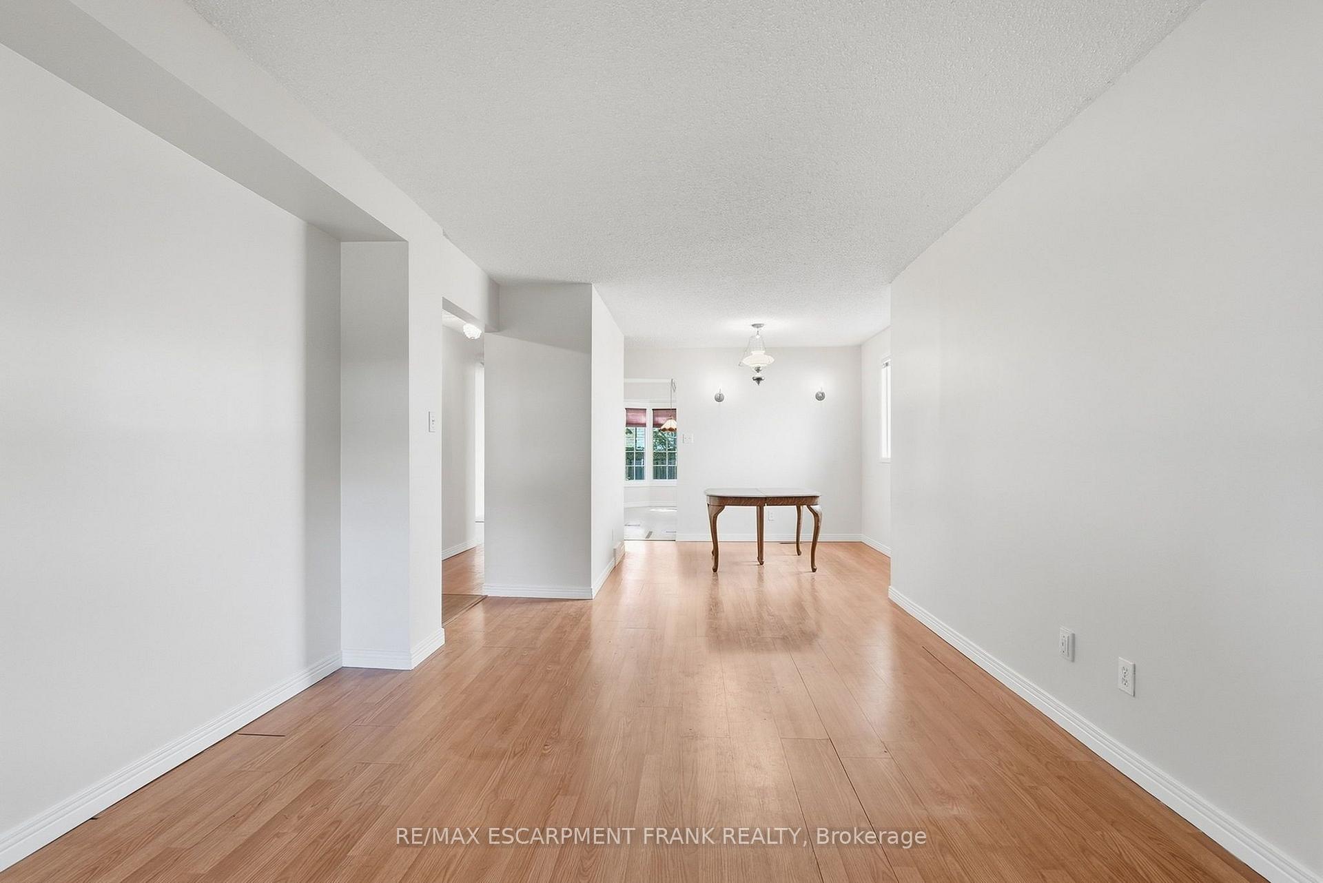 Photo 8 of 471 Knightsbridge Crescent, Hamilton, Ancaster — HOMEH