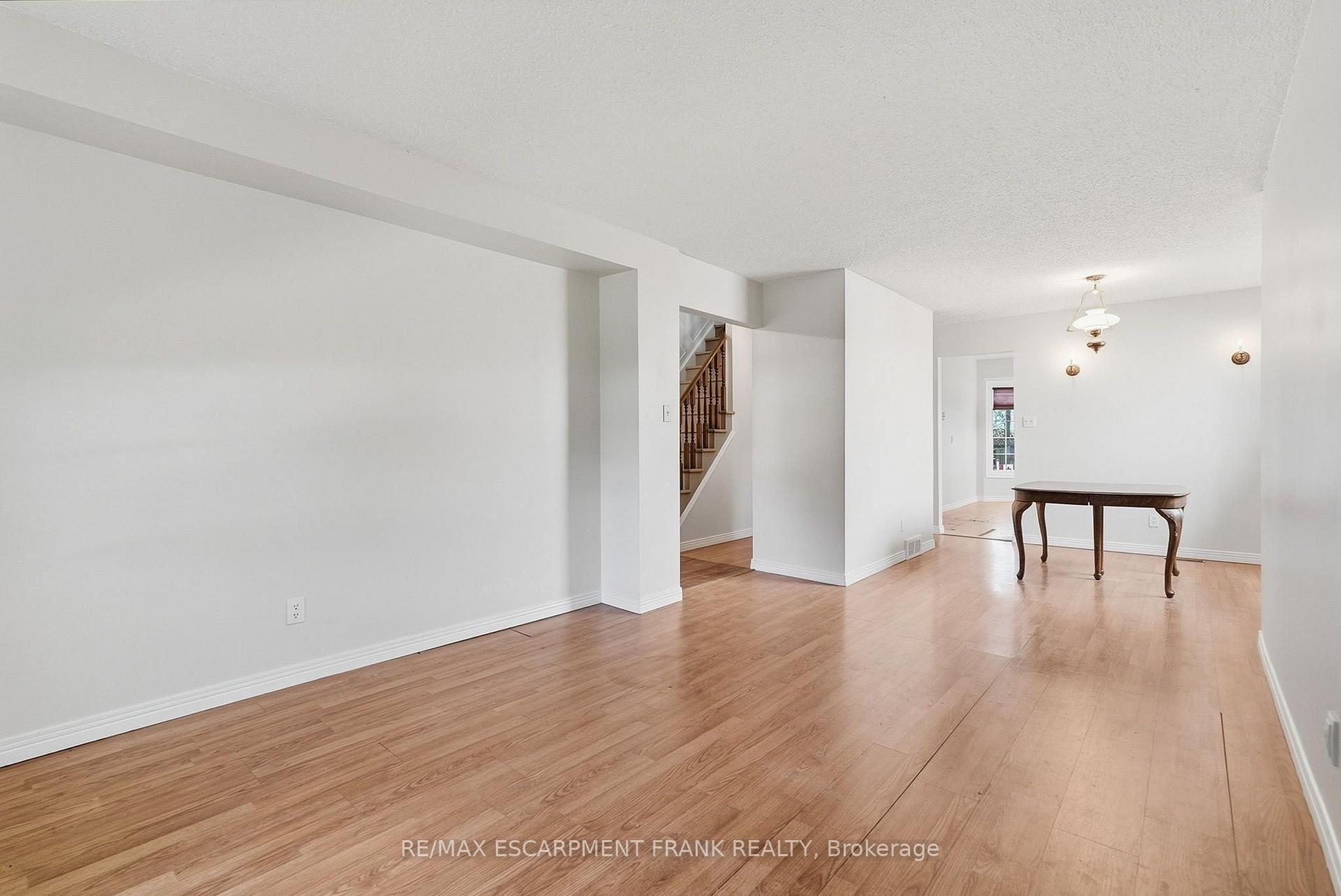 Photo 10 of 471 Knightsbridge Crescent, Hamilton, Ancaster — HOMEH