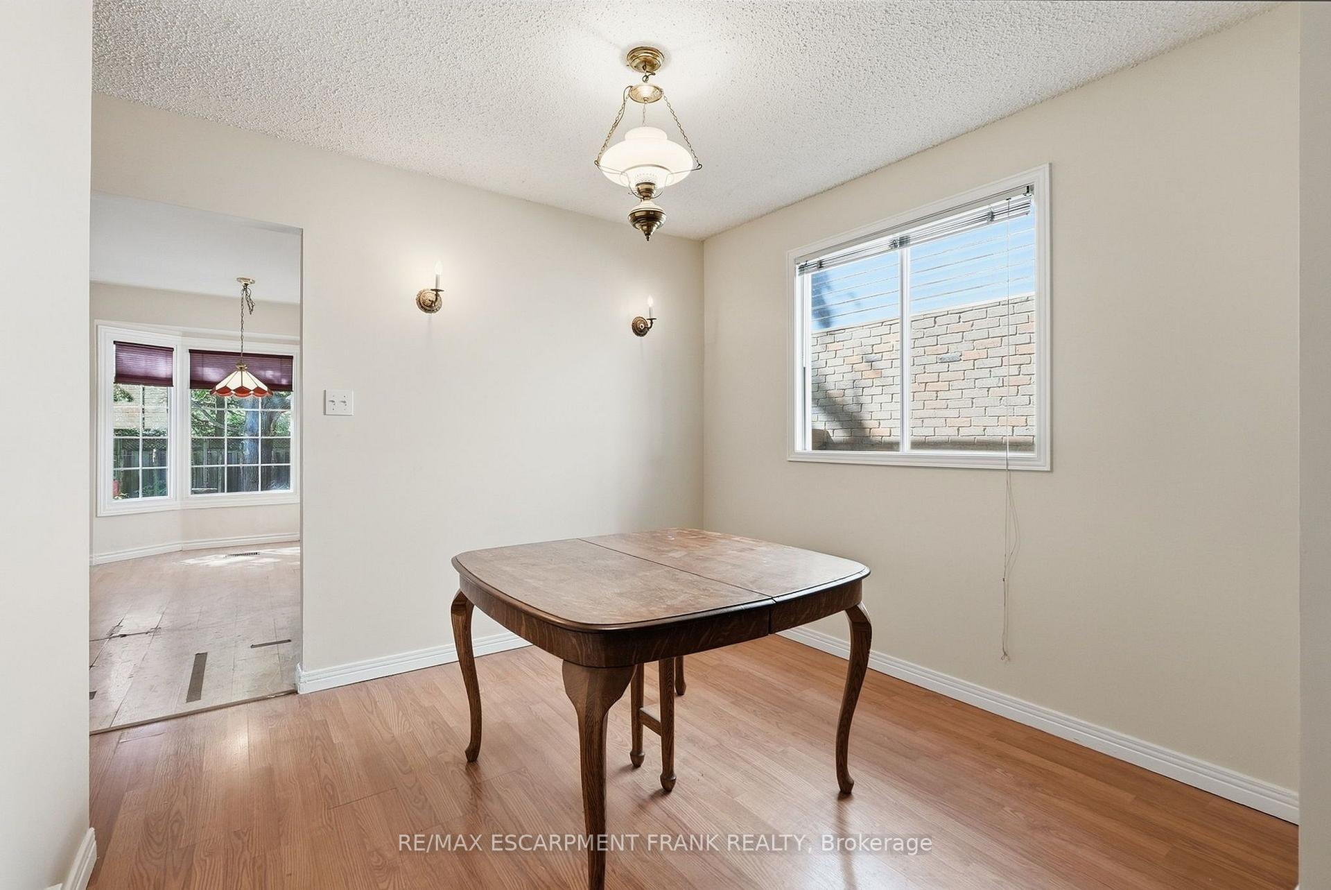 Photo 11 of 471 Knightsbridge Crescent, Hamilton, Ancaster — HOMEH