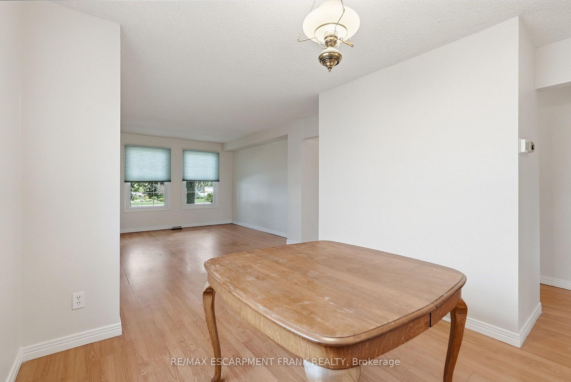 Photo 12 of 471 Knightsbridge Crescent, Hamilton, Ancaster — HOMEH