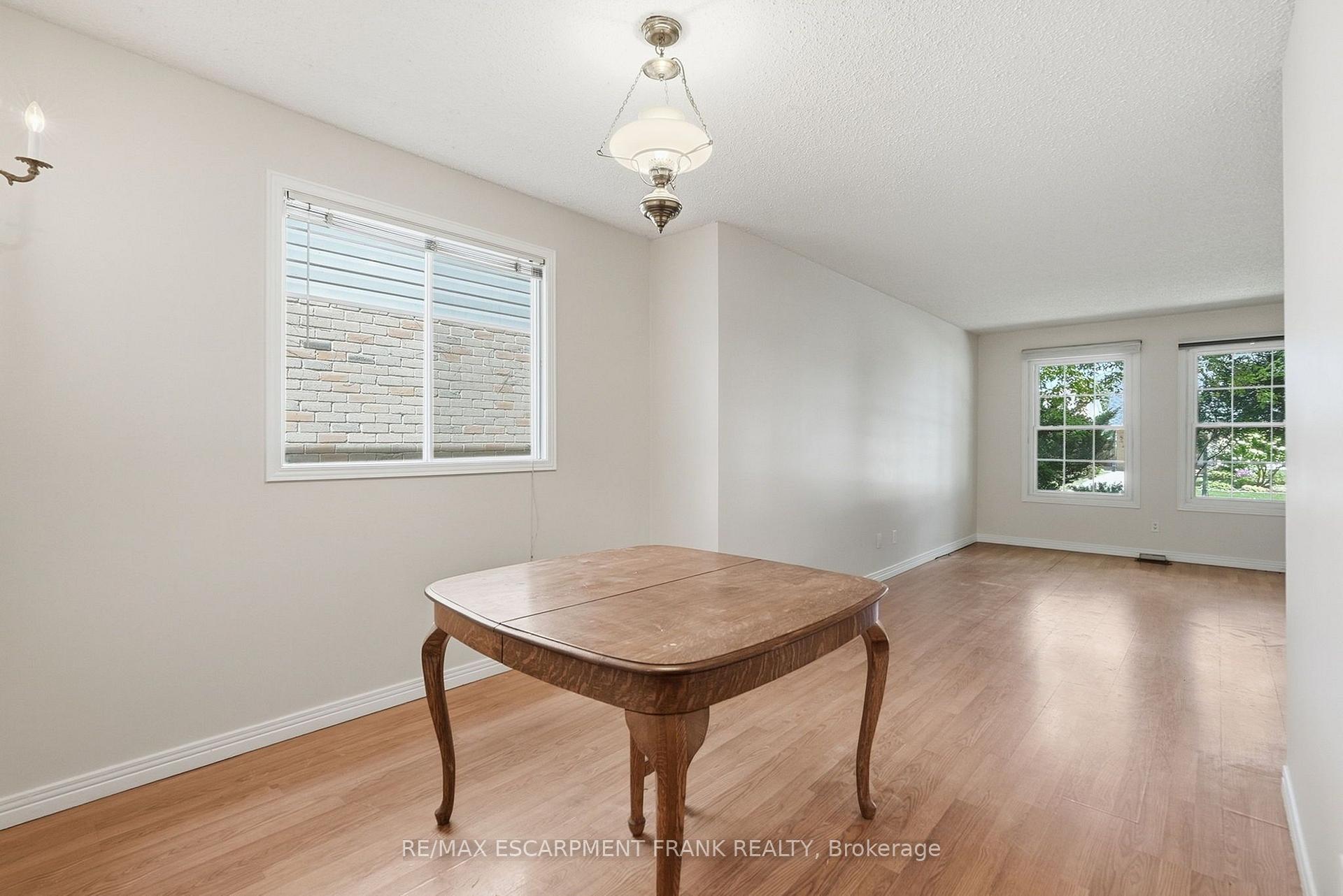 Photo 13 of 471 Knightsbridge Crescent, Hamilton, Ancaster — HOMEH