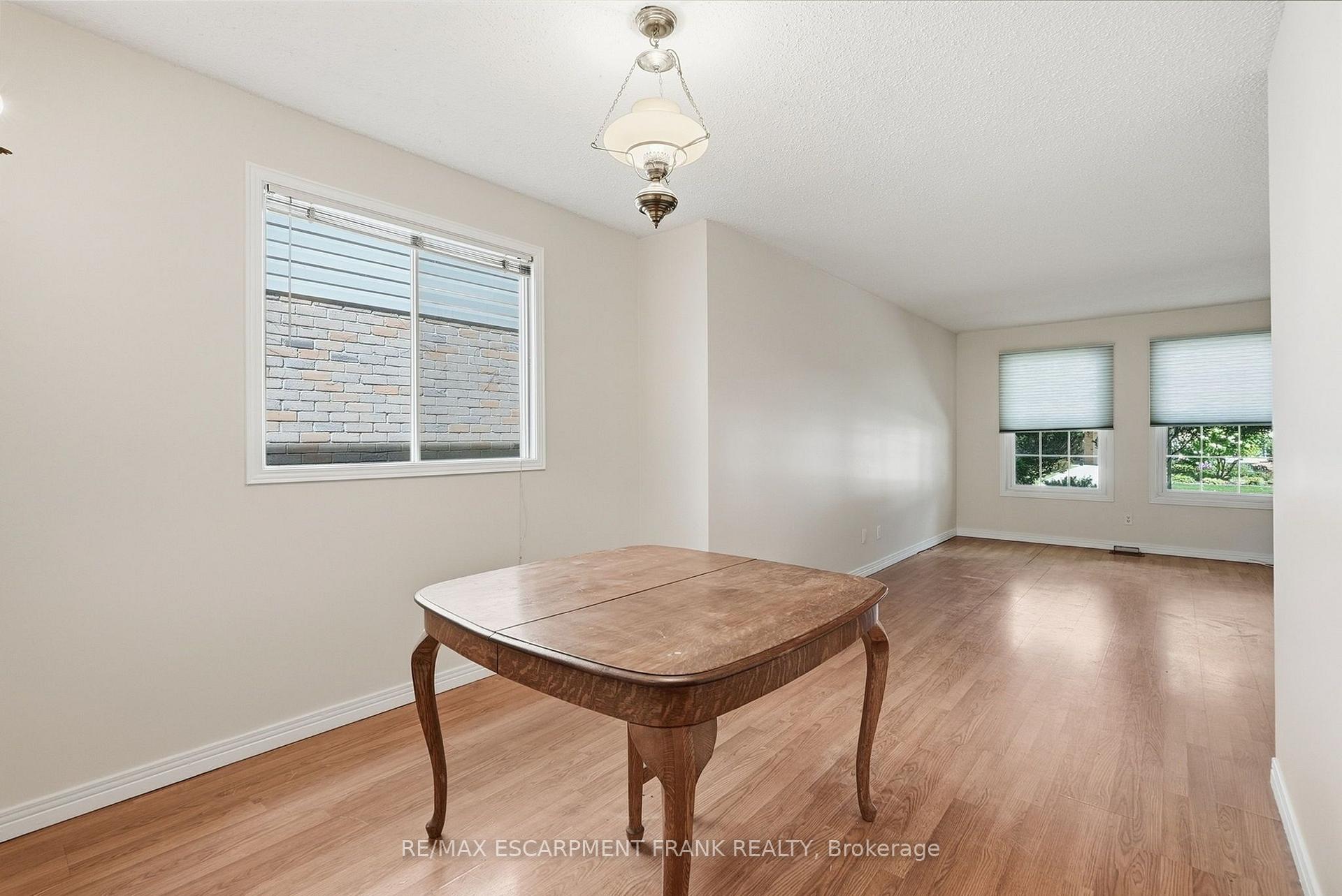 Photo 14 of 471 Knightsbridge Crescent, Hamilton, Ancaster — HOMEH