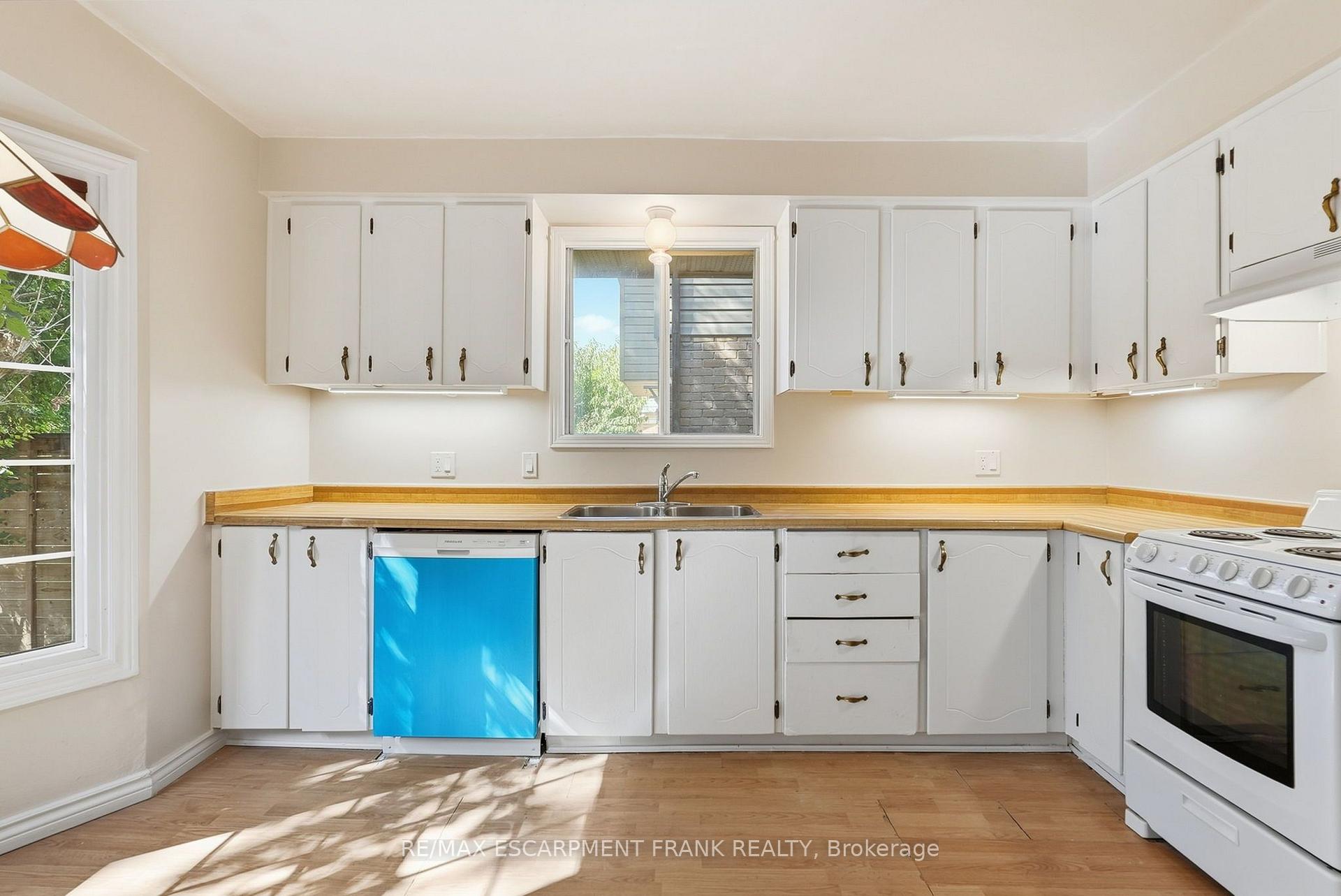 Photo 15 of 471 Knightsbridge Crescent, Hamilton, Ancaster — HOMEH