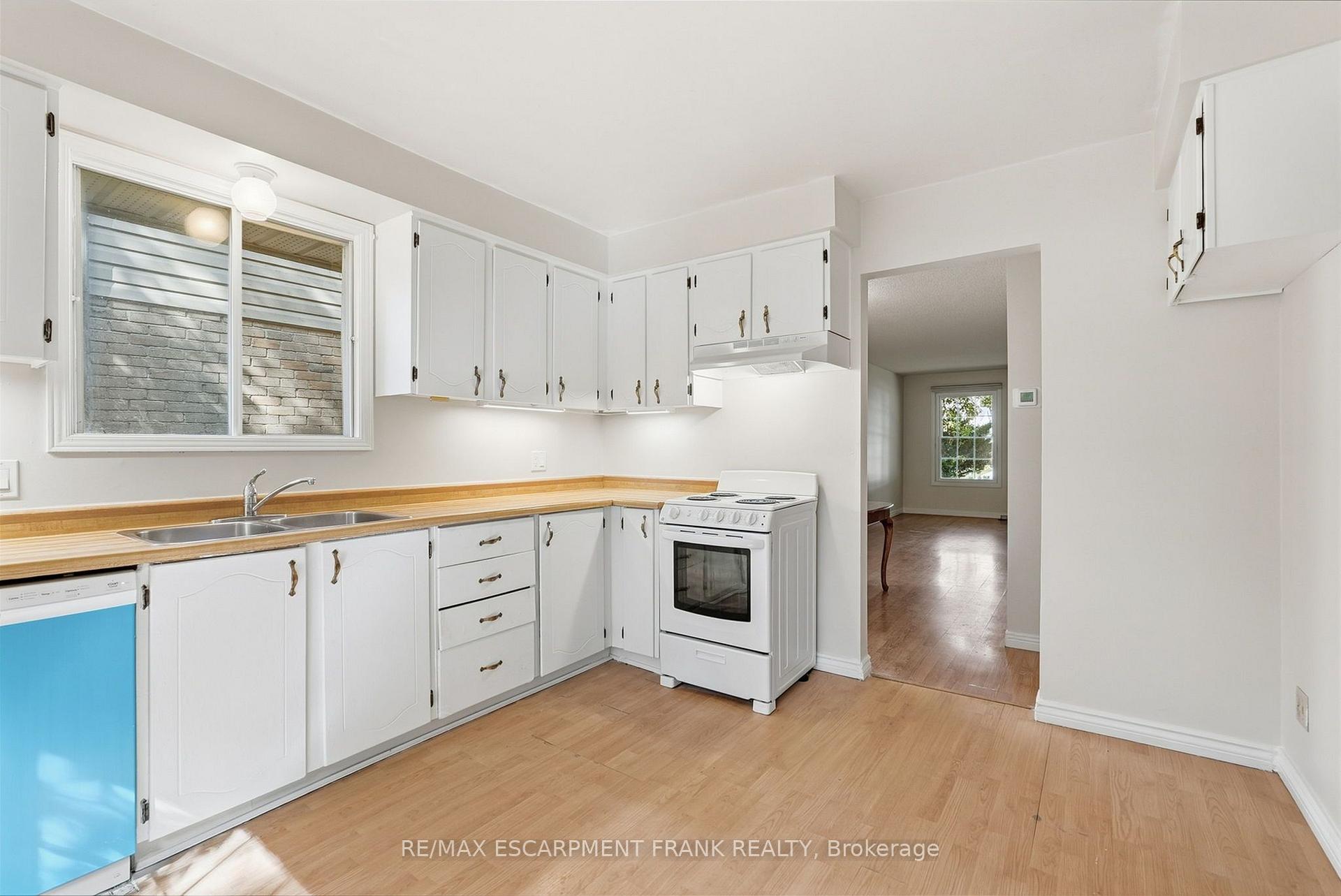 Photo 16 of 471 Knightsbridge Crescent, Hamilton, Ancaster — HOMEH