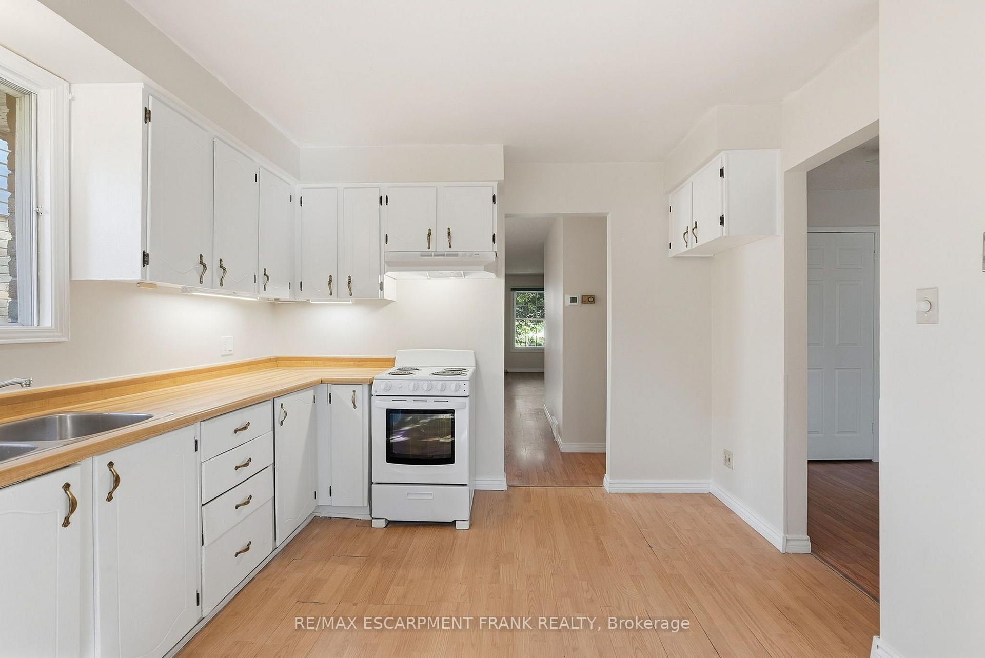 Photo 17 of 471 Knightsbridge Crescent, Hamilton, Ancaster — HOMEH