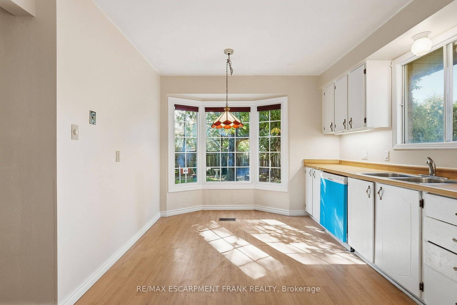 Photo 19 of 471 Knightsbridge Crescent, Hamilton, Ancaster — HOMEH